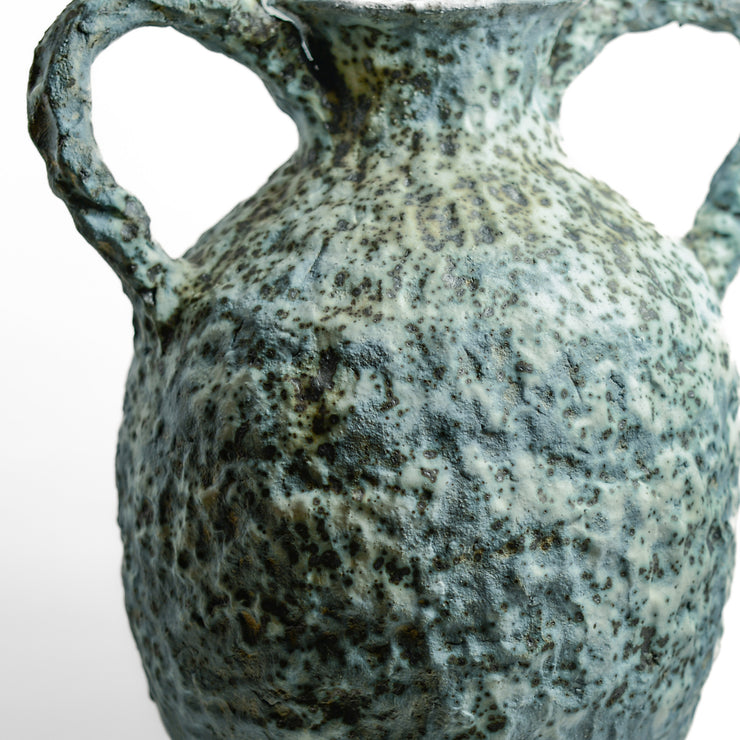 After working in music, advertising and law, KELLY BROWN became a ceramic artist.

Working in Sydney at Kil.n.it, she specialises in crafting timeless pieces inspired by ancient forms, huge urns being her favourite. Collaborating with interior designers, her creations bring sophistication and a touch of history to living spaces. Through unique partnerships with painters, she breaks traditional boundaries, creating captivating expressions.