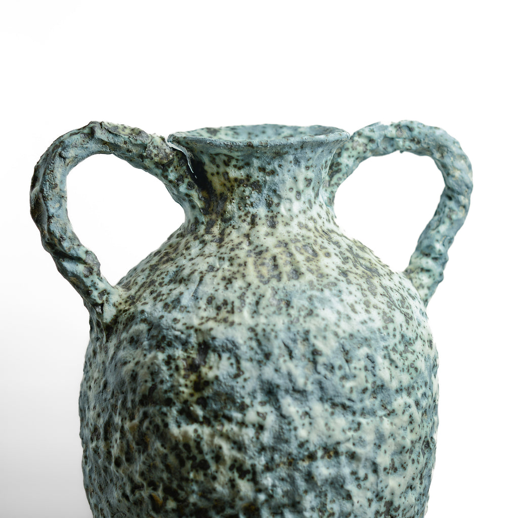 After working in music, advertising and law, KELLY BROWN became a ceramic artist.

Working in Sydney at Kil.n.it, she specialises in crafting timeless pieces inspired by ancient forms, huge urns being her favourite. Collaborating with interior designers, her creations bring sophistication and a touch of history to living spaces. Through unique partnerships with painters, she breaks traditional boundaries, creating captivating expressions.