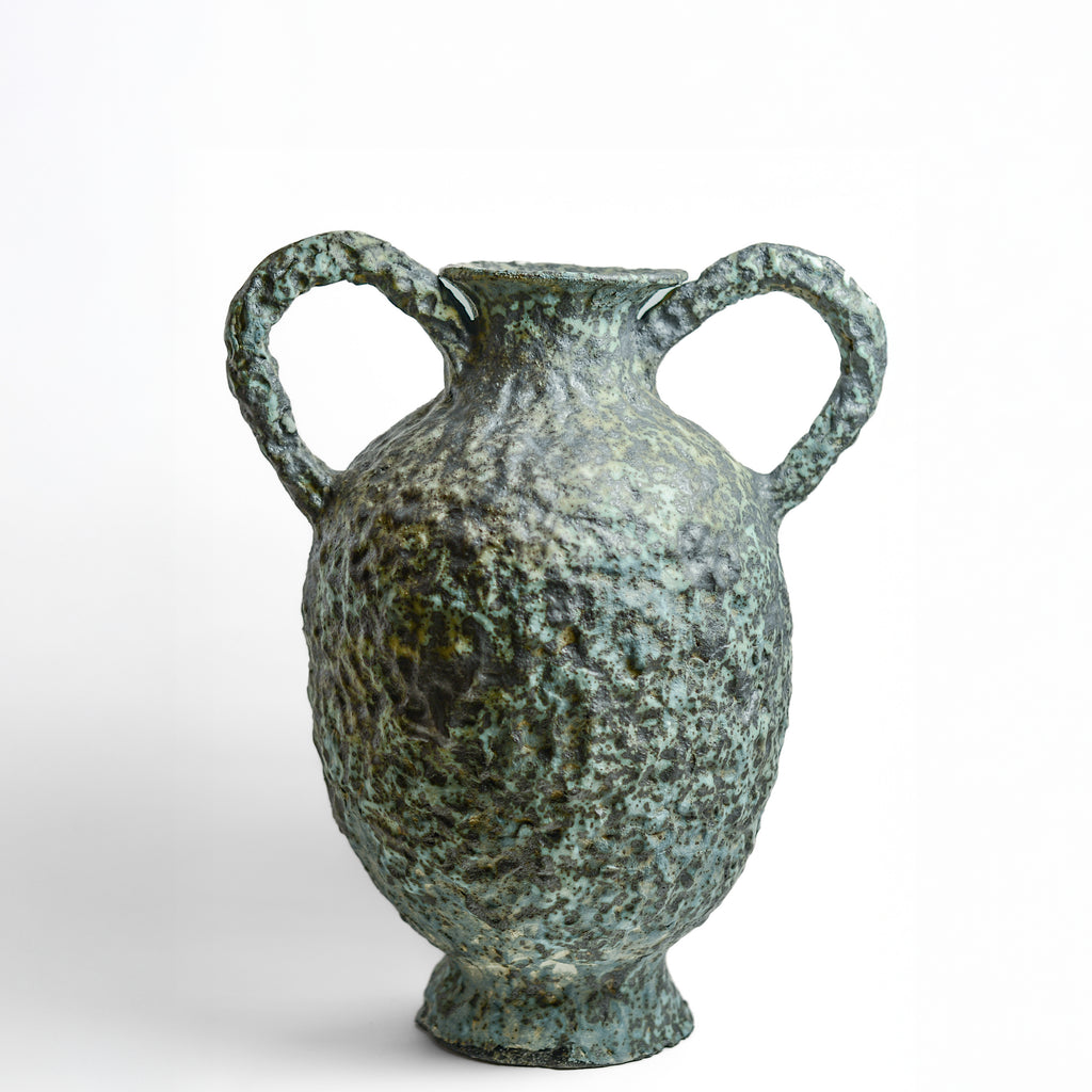 After working in music, advertising and law, KELLY BROWN became a ceramic artist.

Working in Sydney at Kil.n.it, she specialises in crafting timeless pieces inspired by ancient forms, huge urns being her favourite. Collaborating with interior designers, her creations bring sophistication and a touch of history to living spaces. Through unique partnerships with painters, she breaks traditional boundaries, creating captivating expressions.