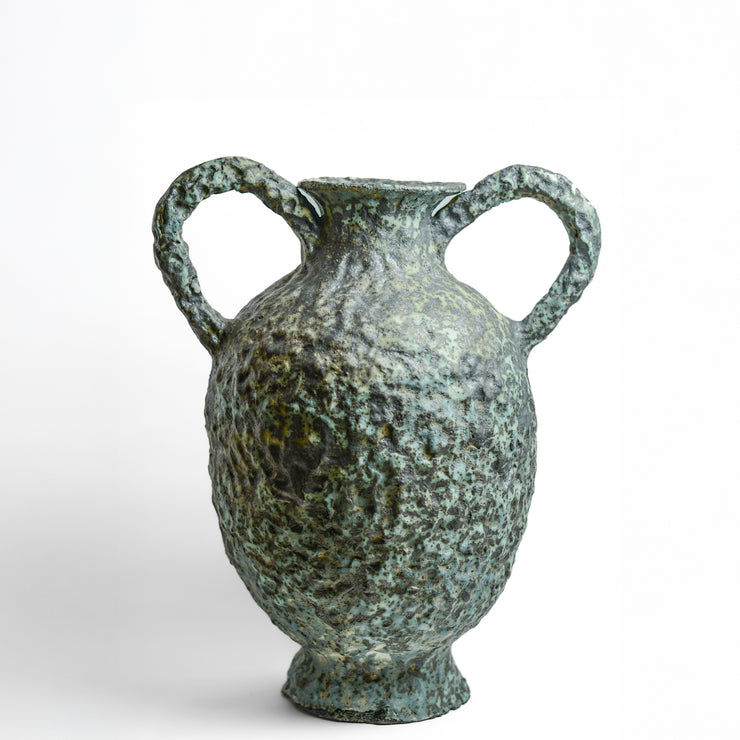 After working in music, advertising and law, KELLY BROWN became a ceramic artist.

Working in Sydney at Kil.n.it, she specialises in crafting timeless pieces inspired by ancient forms, huge urns being her favourite. Collaborating with interior designers, her creations bring sophistication and a touch of history to living spaces. Through unique partnerships with painters, she breaks traditional boundaries, creating captivating expressions.