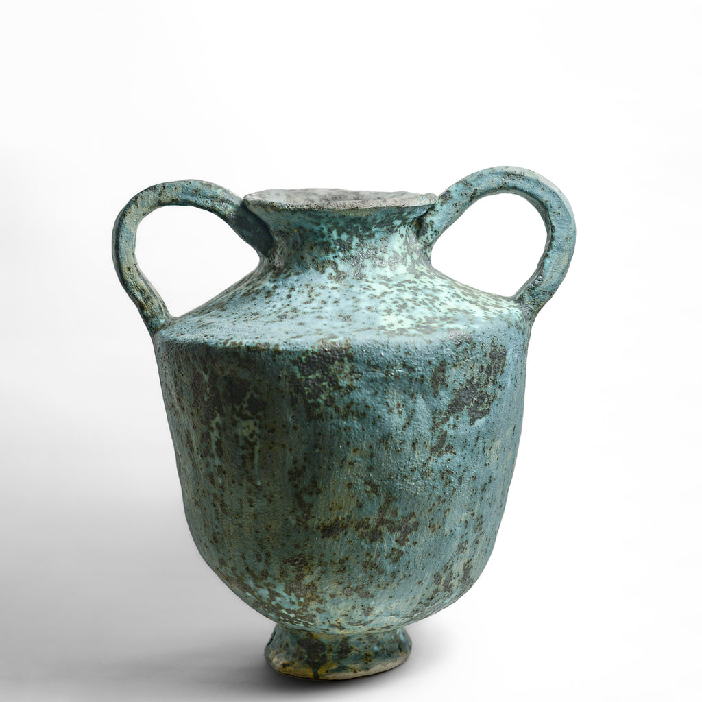 After working in music, advertising and law, KELLY BROWN became a ceramic artist.

Working in Sydney at Kil.n.it, she specialises in crafting timeless pieces inspired by ancient forms, huge urns being her favourite. Collaborating with interior designers, her creations bring sophistication and a touch of history to living spaces. Through unique partnerships with painters, she breaks traditional boundaries, creating captivating expressions.