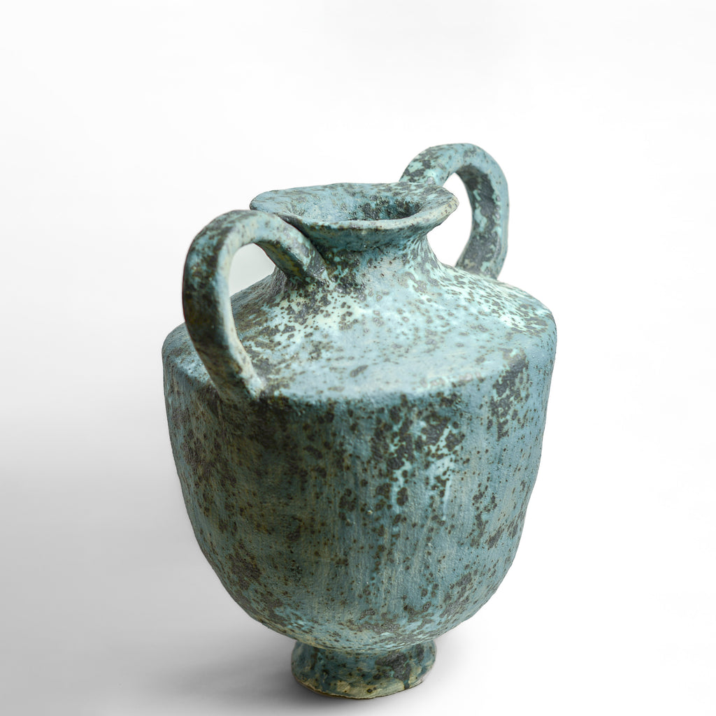 After working in music, advertising and law, KELLY BROWN became a ceramic artist.

Working in Sydney at Kil.n.it, she specialises in crafting timeless pieces inspired by ancient forms, huge urns being her favourite. Collaborating with interior designers, her creations bring sophistication and a touch of history to living spaces. Through unique partnerships with painters, she breaks traditional boundaries, creating captivating expressions.