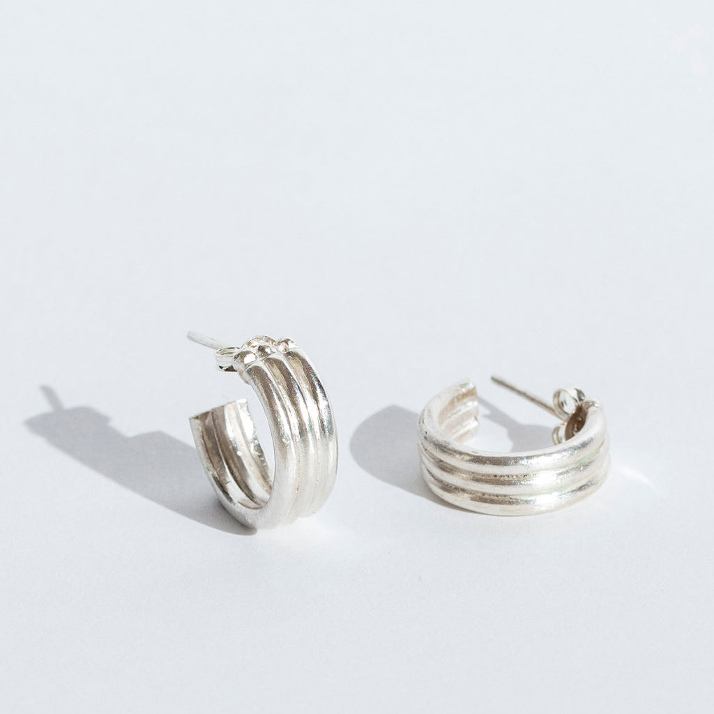 KIRA EDWARDS is a contemporary jeweller, utilising traditional techniques to make organic sculptural pieces. Her work is an ode to the making process, embracing the imperfections and beauty that arise along the way. Exploring texture, sculpture and mixed metals, her work aims to capture a natural ease.