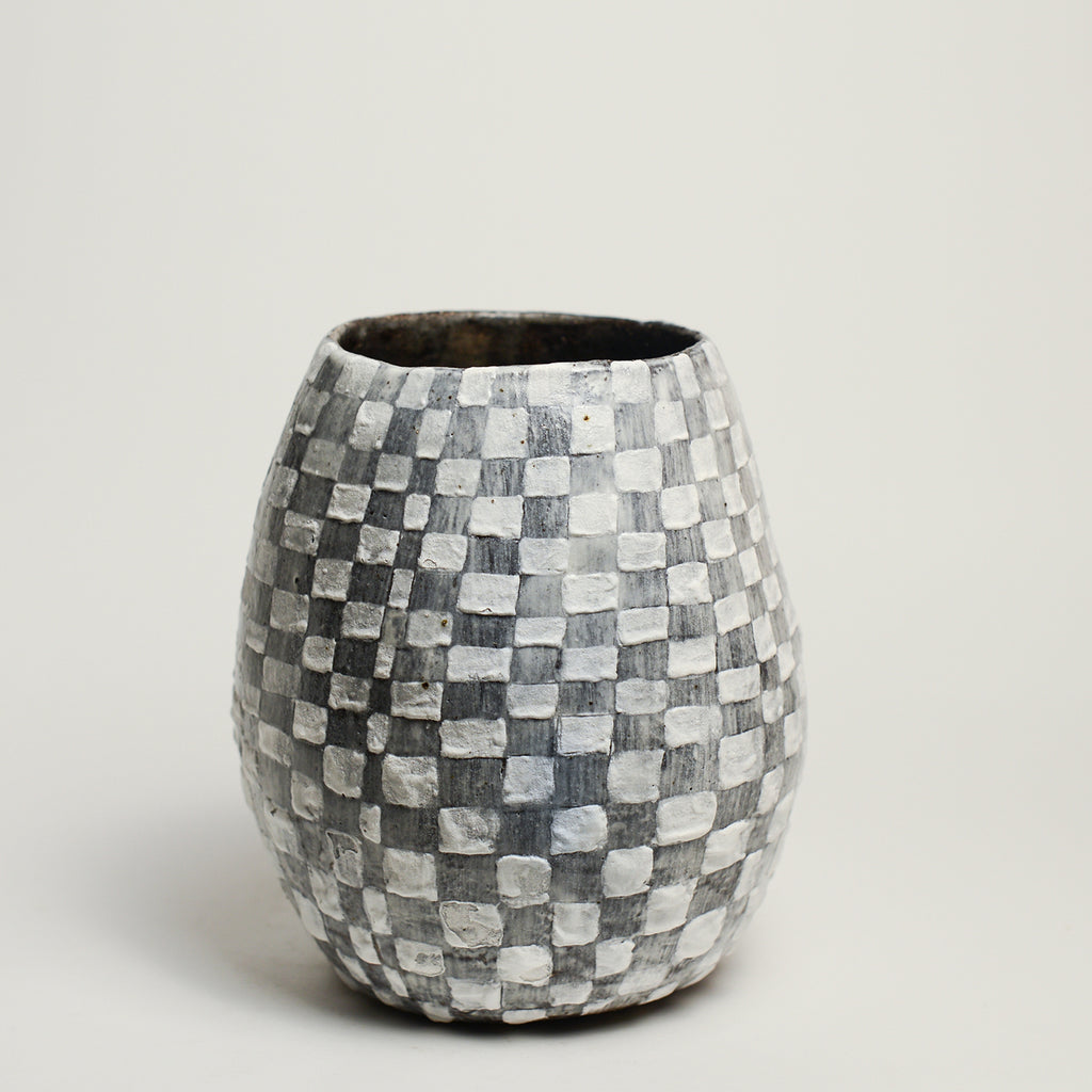 LAUREN JOFFE is a ceramic artist born in Cape Town, who immigrated to Melbourne as a child.  She studied Fine Art (Gold & Silversmithing) at RMIT and after graduating began her art practice as a contemporary jeweller and object maker