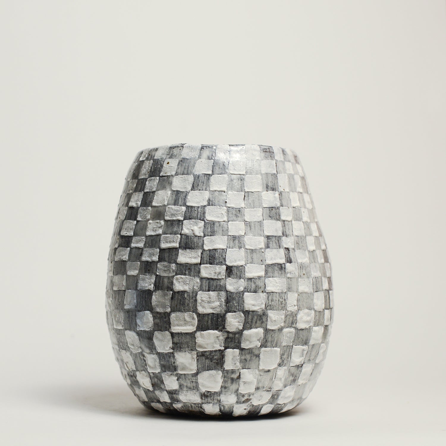 LAUREN JOFFE is a ceramic artist born in Cape Town, who immigrated to Melbourne as a child.  She studied Fine Art (Gold & Silversmithing) at RMIT and after graduating began her art practice as a contemporary jeweller and object maker