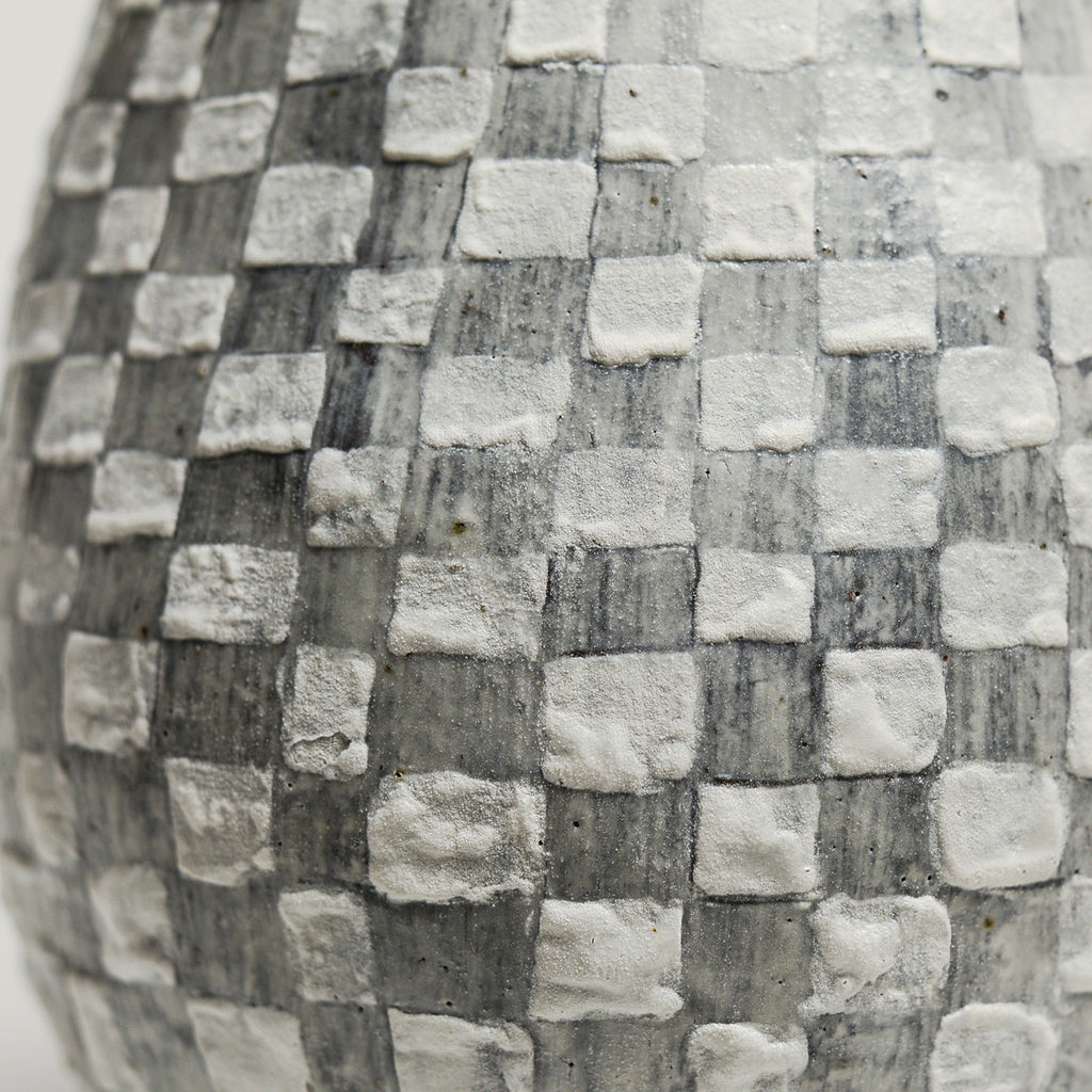 LAUREN JOFFE is a ceramic artist born in Cape Town, who immigrated to Melbourne as a child.  She studied Fine Art (Gold & Silversmithing) at RMIT and after graduating began her art practice as a contemporary jeweller and object maker