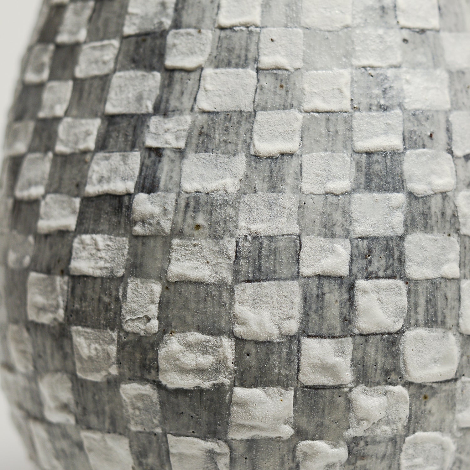 LAUREN JOFFE is a ceramic artist born in Cape Town, who immigrated to Melbourne as a child.  She studied Fine Art (Gold & Silversmithing) at RMIT and after graduating began her art practice as a contemporary jeweller and object maker