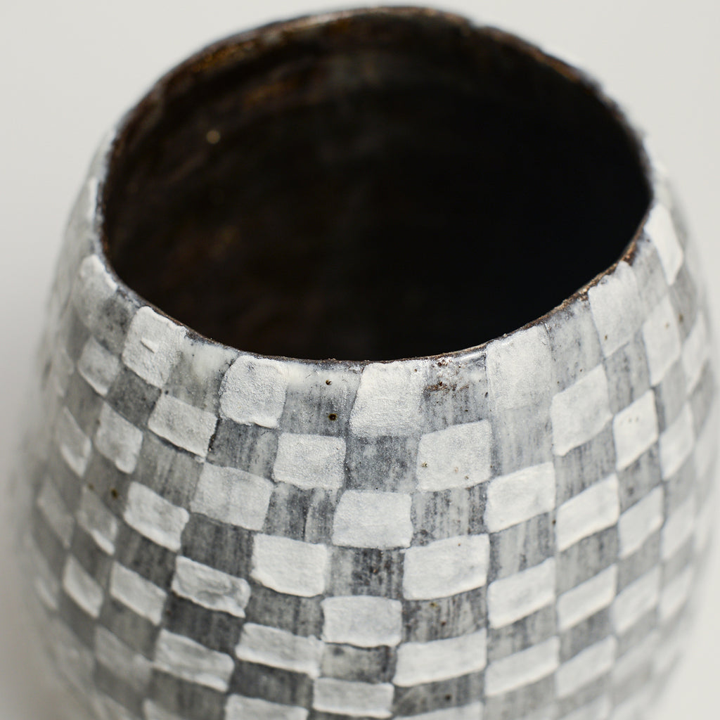 LAUREN JOFFE is a ceramic artist born in Cape Town, who immigrated to Melbourne as a child.  She studied Fine Art (Gold & Silversmithing) at RMIT and after graduating began her art practice as a contemporary jeweller and object maker