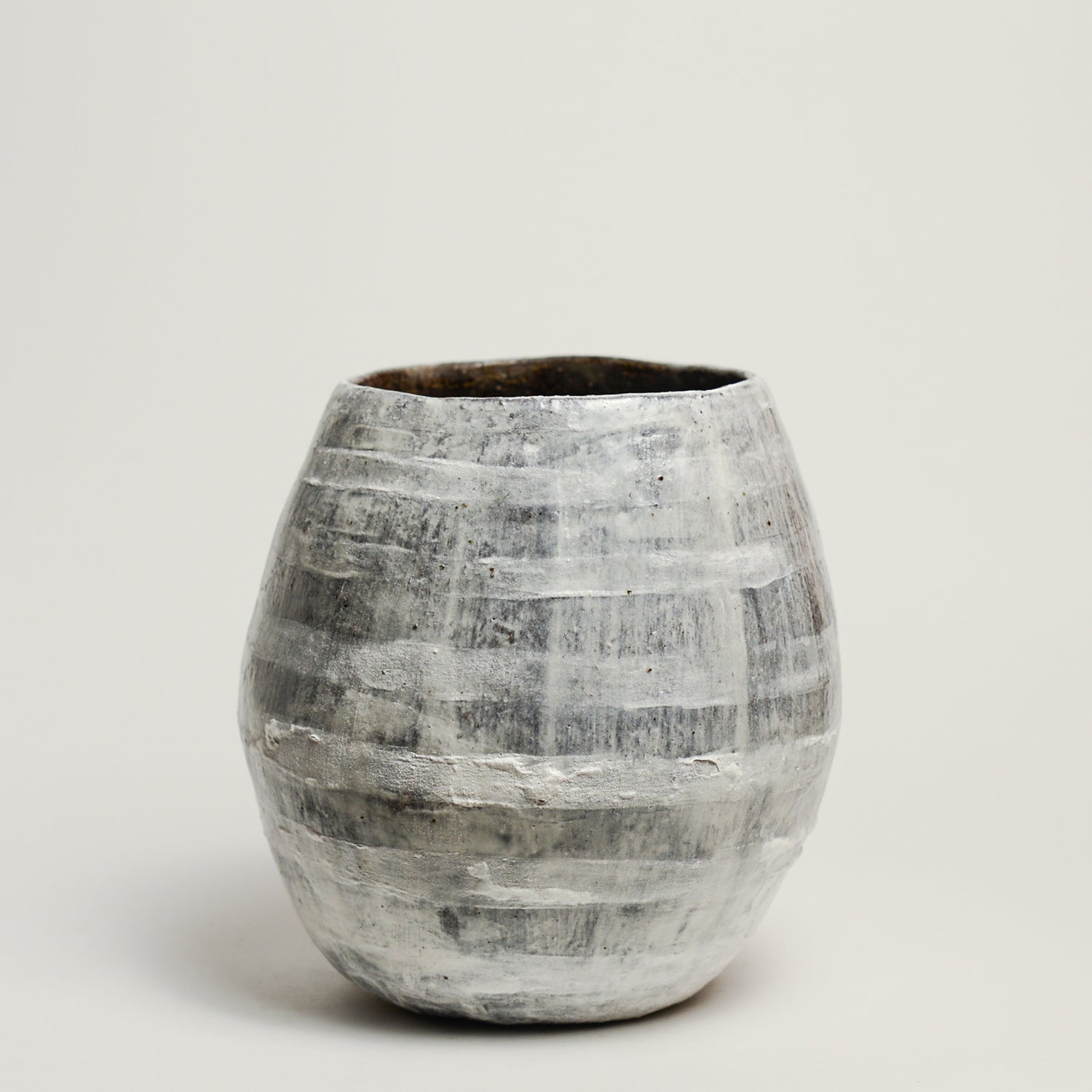 LAUREN JOFFE is a ceramic artist born in Cape Town, who immigrated to Melbourne as a child.  She studied Fine Art (Gold & Silversmithing) at RMIT and after graduating began her art practice as a contemporary jeweller and object maker