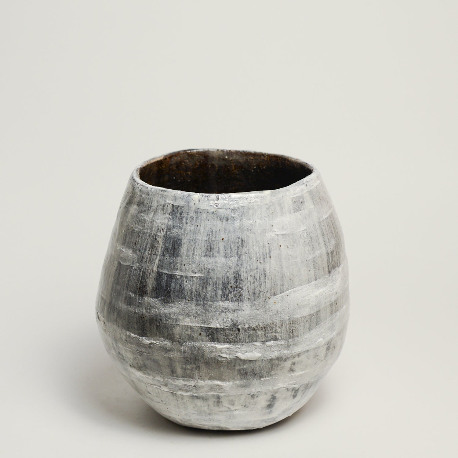 LAUREN JOFFE is a ceramic artist born in Cape Town, who immigrated to Melbourne as a child.  She studied Fine Art (Gold & Silversmithing) at RMIT and after graduating began her art practice as a contemporary jeweller and object maker