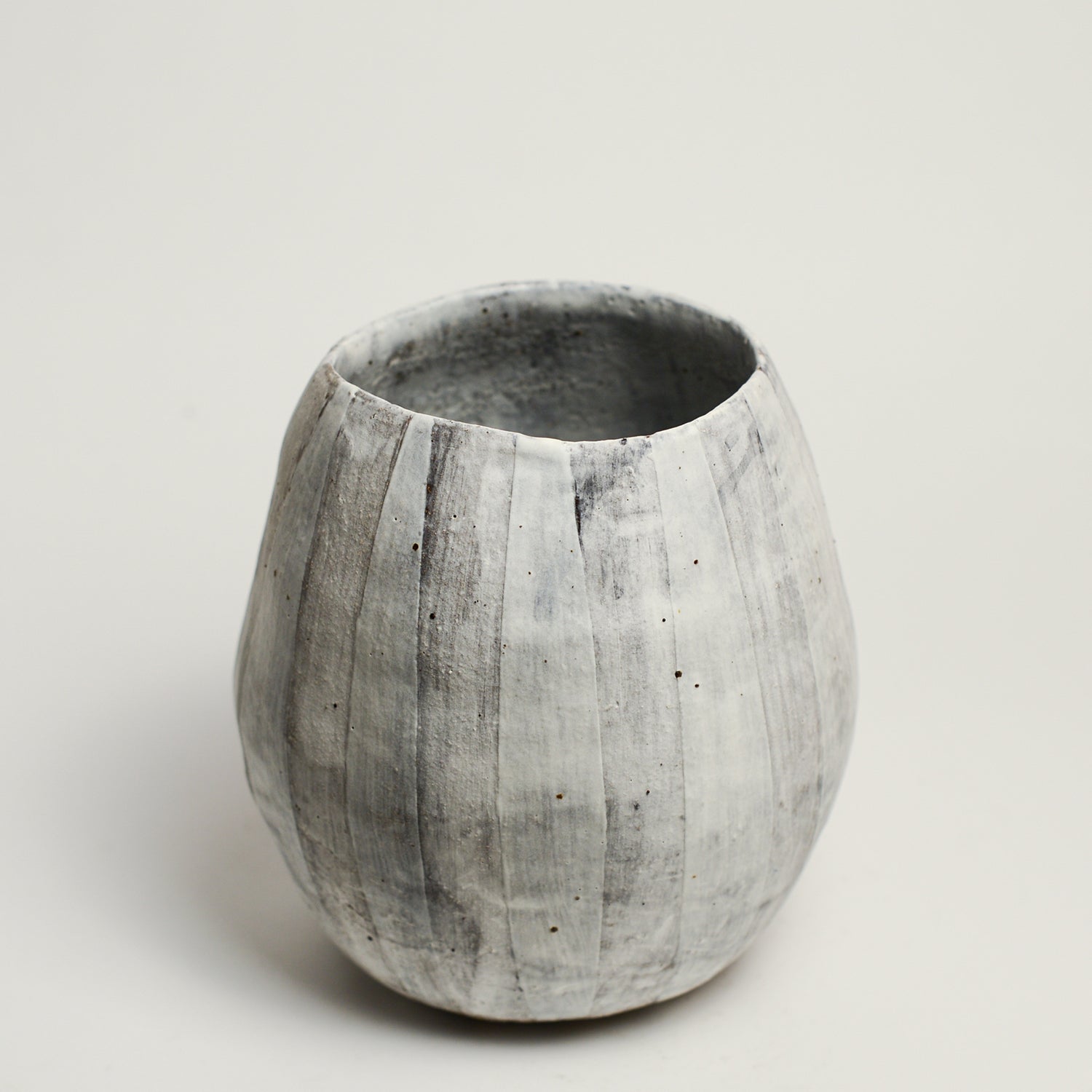 LAUREN JOFFE is a ceramic artist born in Cape Town, who immigrated to Melbourne as a child.  She studied Fine Art (Gold & Silversmithing) at RMIT and after graduating began her art practice as a contemporary jeweller and object maker