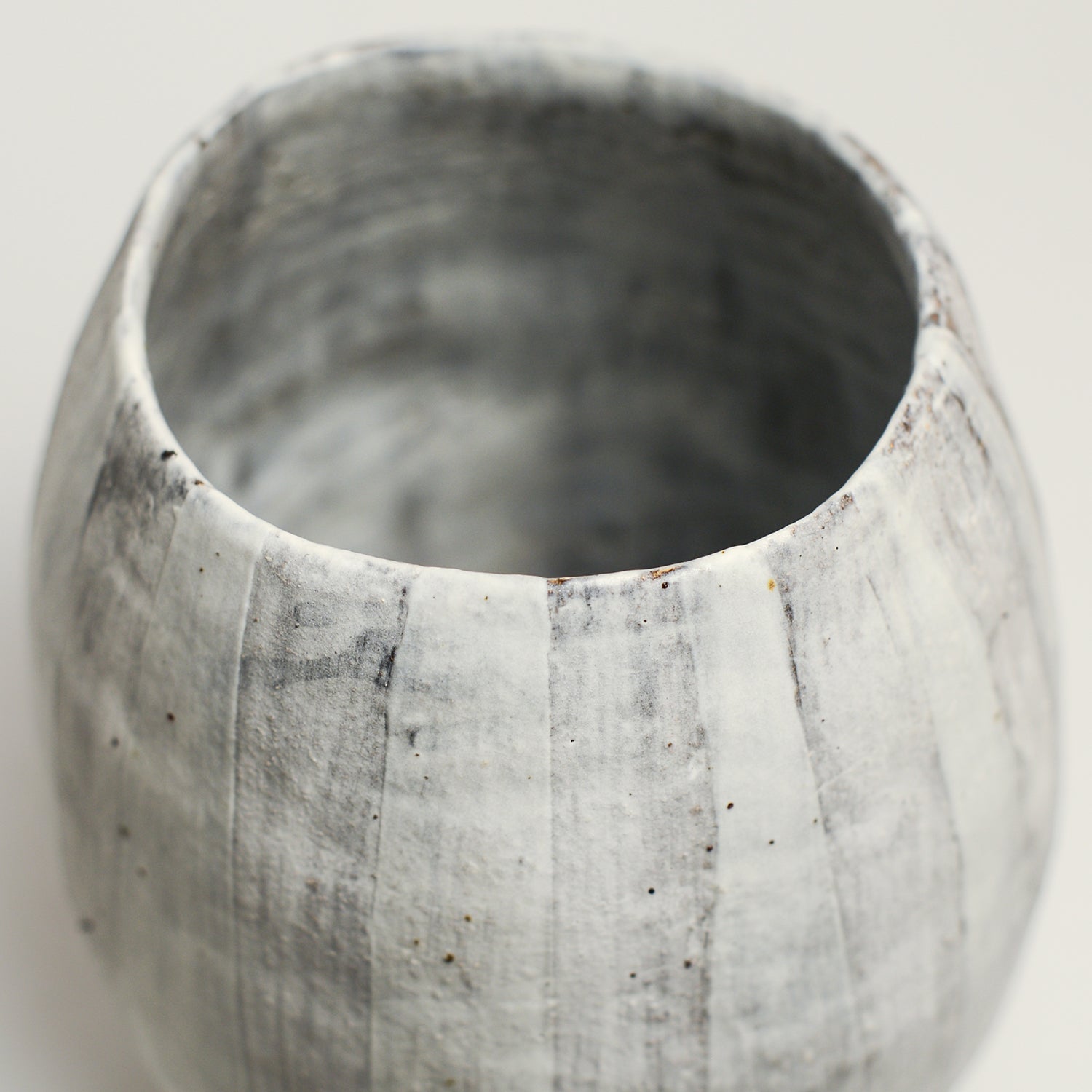 LAUREN JOFFE is a ceramic artist born in Cape Town, who immigrated to Melbourne as a child.  She studied Fine Art (Gold & Silversmithing) at RMIT and after graduating began her art practice as a contemporary jeweller and object maker