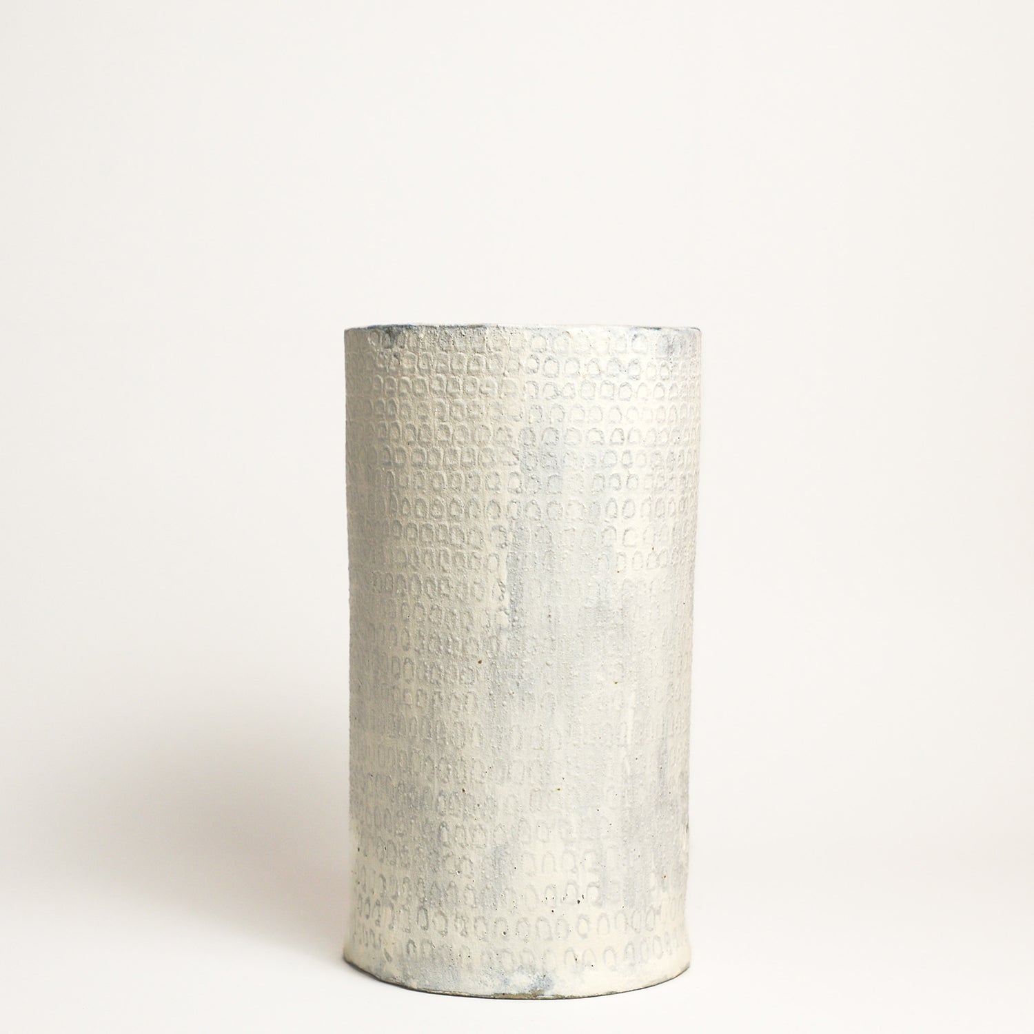 LAUREN JOFFE is a ceramic artist born in Cape Town, who immigrated to Melbourne as a child. She studied Fine Art (Gold & Silversmithing) at RMIT and after graduating began her art practice as a contemporary jeweller and object maker