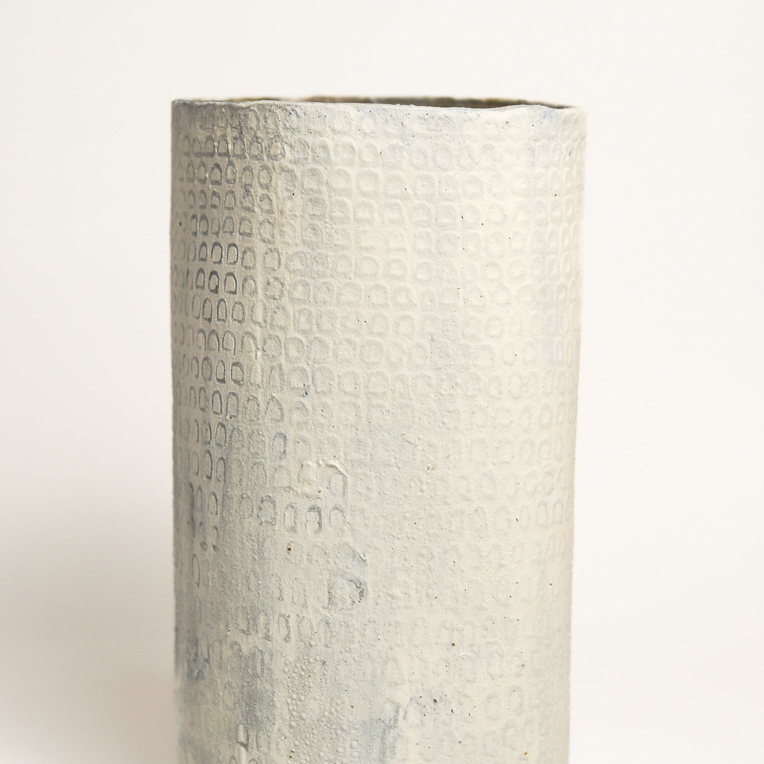 LAUREN JOFFE is a ceramic artist born in Cape Town, who immigrated to Melbourne as a child. She studied Fine Art (Gold & Silversmithing) at RMIT and after graduating began her art practice as a contemporary jeweller and object maker