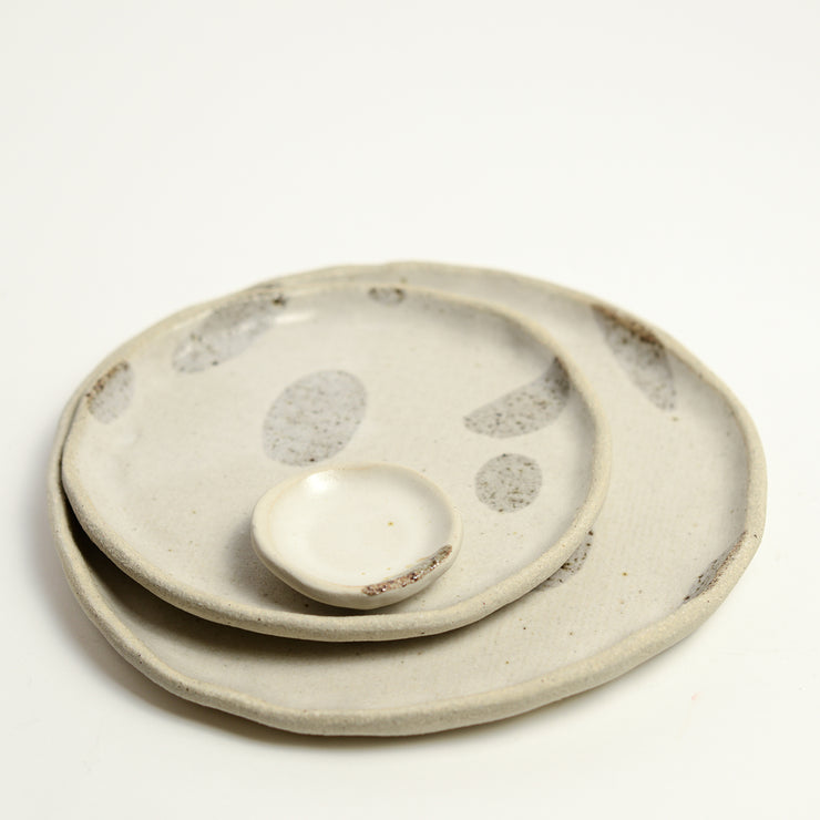 LISA PERI is a Melbourne based ceramicist creating functional ceramics from her Coburg North studio using handbuilding techniques. Stoneware clay bodies, texture and form combine to create organic tableware for everyday use.