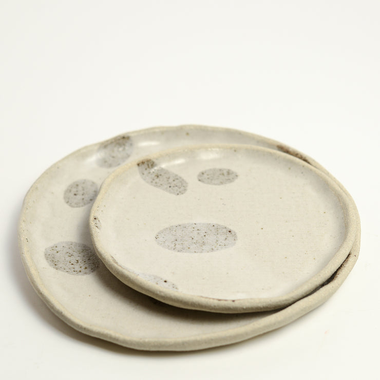 LISA PERI is a Melbourne based ceramicist creating functional ceramics from her Coburg North studio using handbuilding techniques. Stoneware clay bodies, texture and form combine to create organic tableware for everyday use.