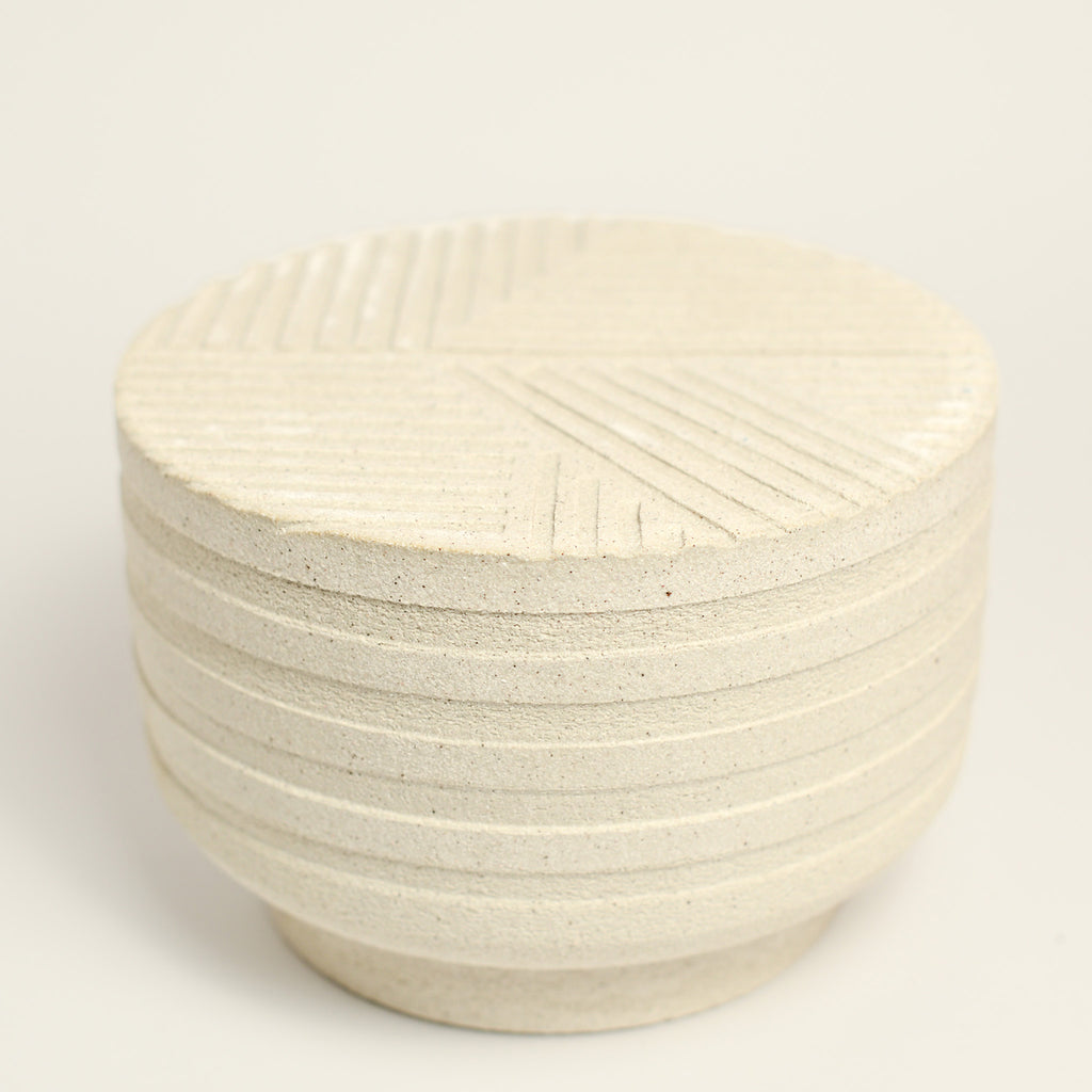 From her small studio in the Dandenong Ranges, Melinda Wallis strives for beauty in the form and surface. Simple designs can prove challenging, however this keeps her engaged as she continues to search for that one perfect piece. that enigma. She uses textured clays, often blending two or three together. The wheel gives Melinda her individual parts, and her hands assemble the finished product. The process is by far the main event for Melinda.