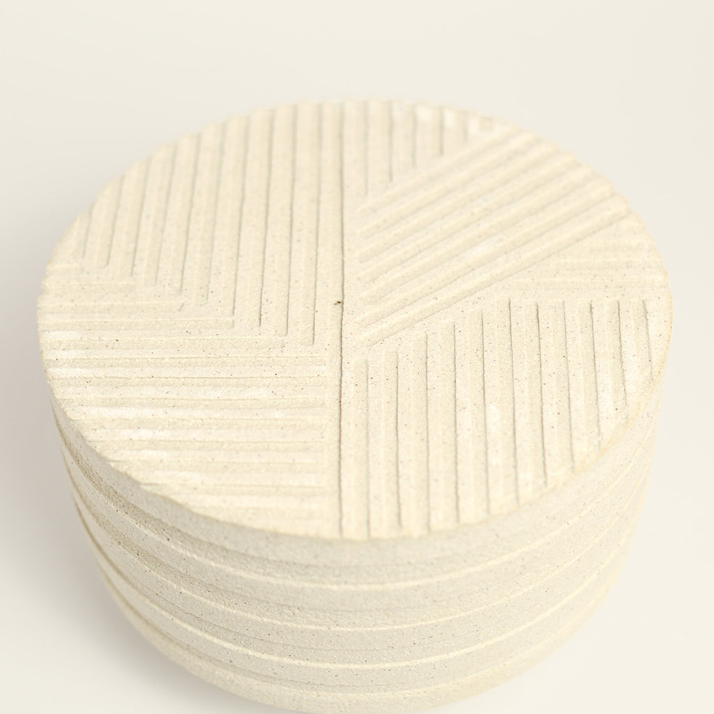 From her small studio in the Dandenong Ranges, Melinda Wallis strives for beauty in the form and surface. Simple designs can prove challenging, however this keeps her engaged as she continues to search for that one perfect piece. that enigma. She uses textured clays, often blending two or three together. The wheel gives Melinda her individual parts, and her hands assemble the finished product. The process is by far the main event for Melinda.