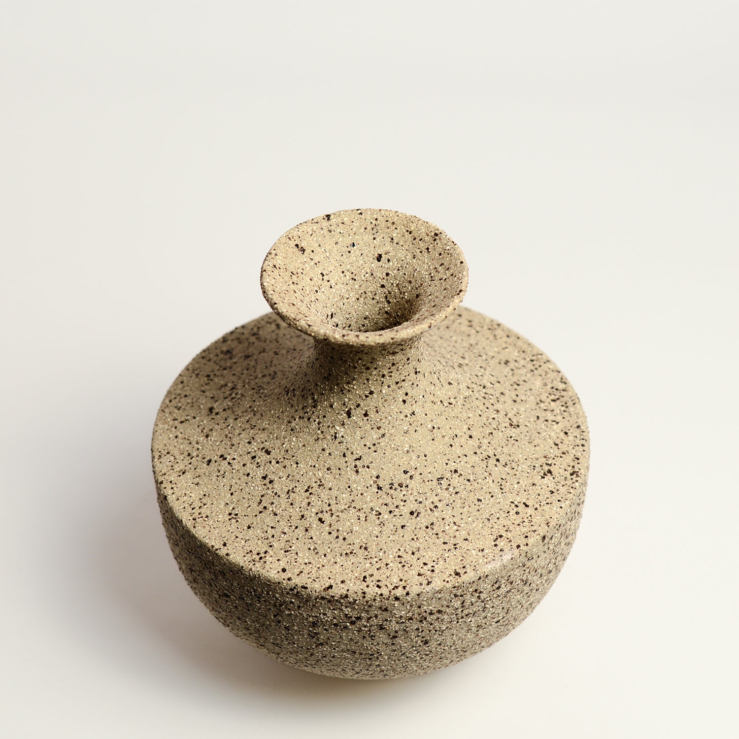 From her small studio in the Dandenong Ranges, Melinda Wallis strives for beauty in the form and surface. Simple designs can prove challenging, however this keeps her engaged as she continues to search for that one perfect piece. that enigma. She uses textured clays, often blending two or three together. The wheel gives Melinda her individual parts, and her hands assemble the finished product. The process is by far the main event for Melinda.