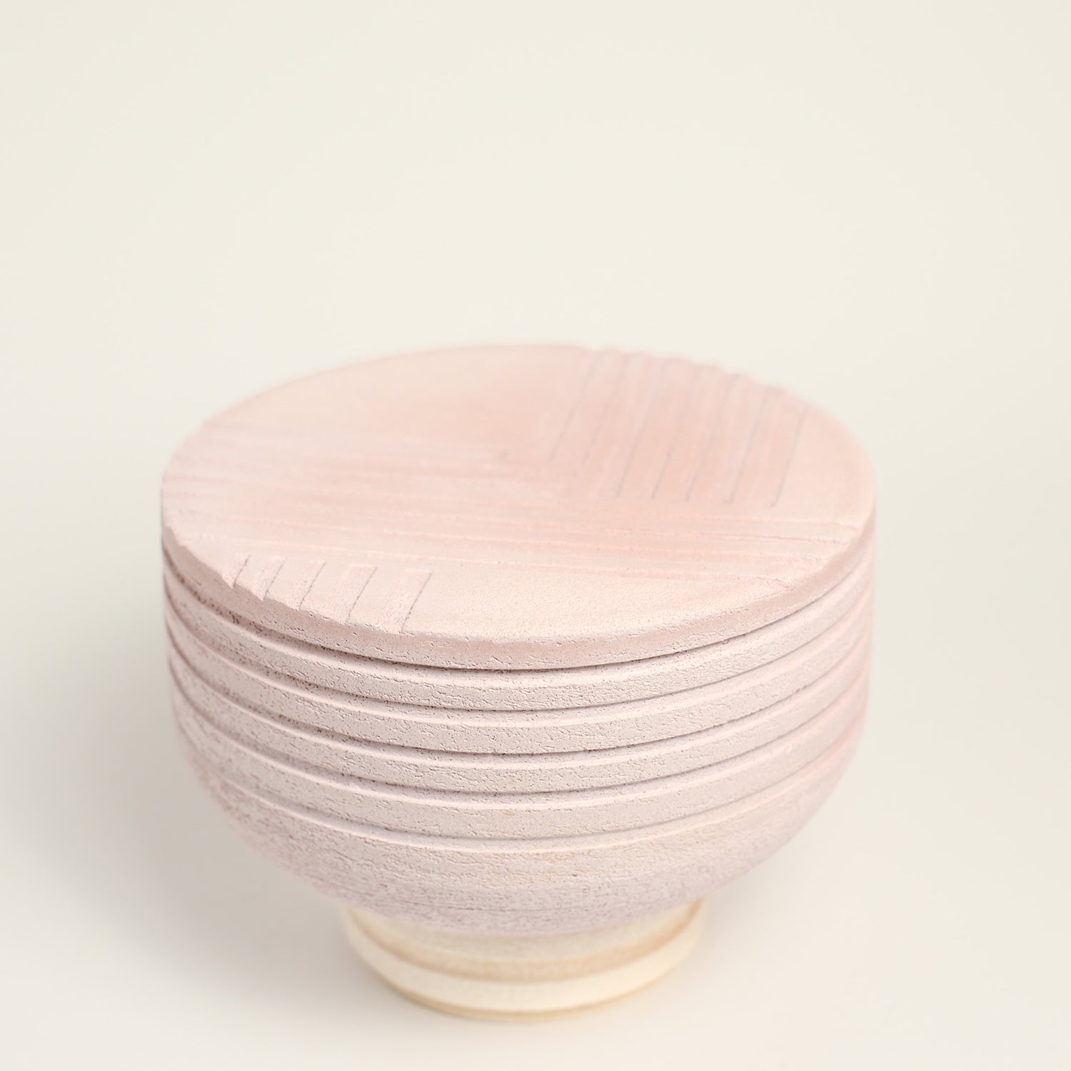 From her small studio in the Dandenong Ranges, Melinda Wallis strives for beauty in the form and surface. Simple designs can prove challenging, however this keeps her engaged as she continues to search for that one perfect piece. that enigma. She uses textured clays, often blending two or three together. The wheel gives Melinda her individual parts, and her hands assemble the finished product. The process is by far the main event for Melinda.