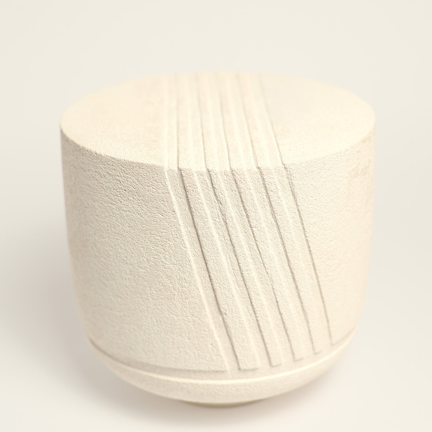 From her small studio in the Dandenong Ranges, Melinda Wallis strives for beauty in the form and surface. Simple designs can prove challenging, however this keeps her engaged as she continues to search for that one perfect piece. that enigma. She uses textured clays, often blending two or three together. The wheel gives Melinda her individual parts, and her hands assemble the finished product. The process is by far the main event for Melinda.