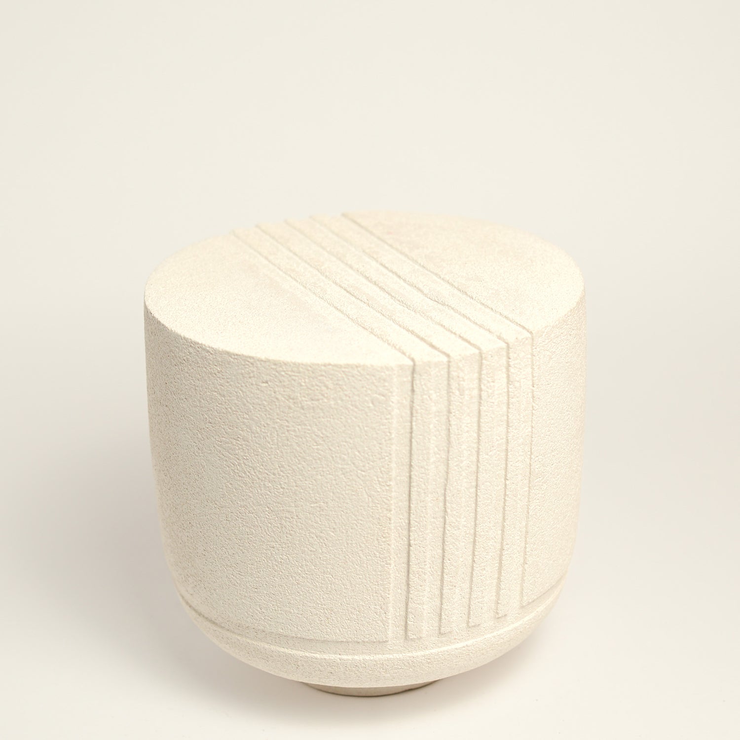 From her small studio in the Dandenong Ranges, Melinda Wallis strives for beauty in the form and surface. Simple designs can prove challenging, however this keeps her engaged as she continues to search for that one perfect piece. that enigma. She uses textured clays, often blending two or three together. The wheel gives Melinda her individual parts, and her hands assemble the finished product. The process is by far the main event for Melinda.