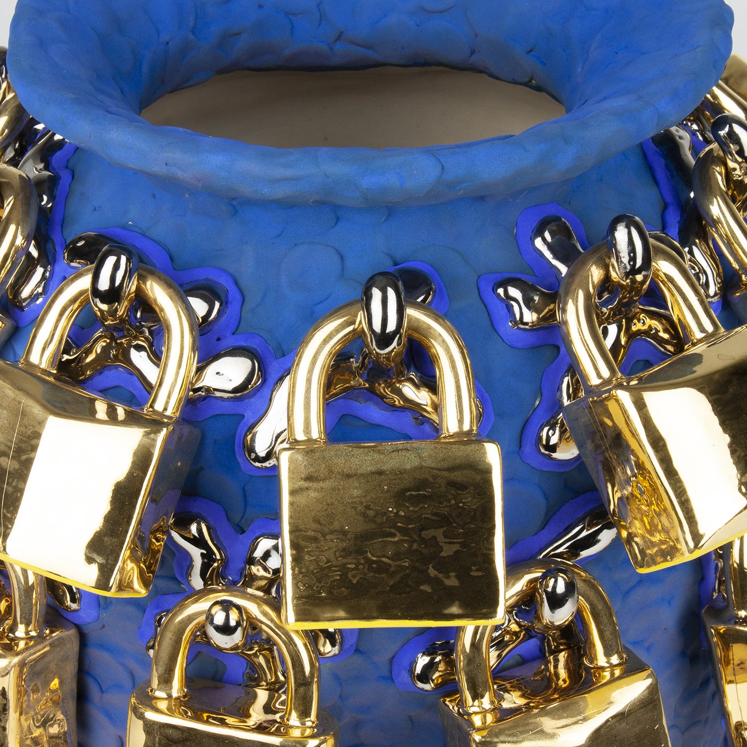 Ceramic sculpture by French artist Mathieu Frossard. Mathieu Frossard creates works that stand somewhere between art, design and craft.