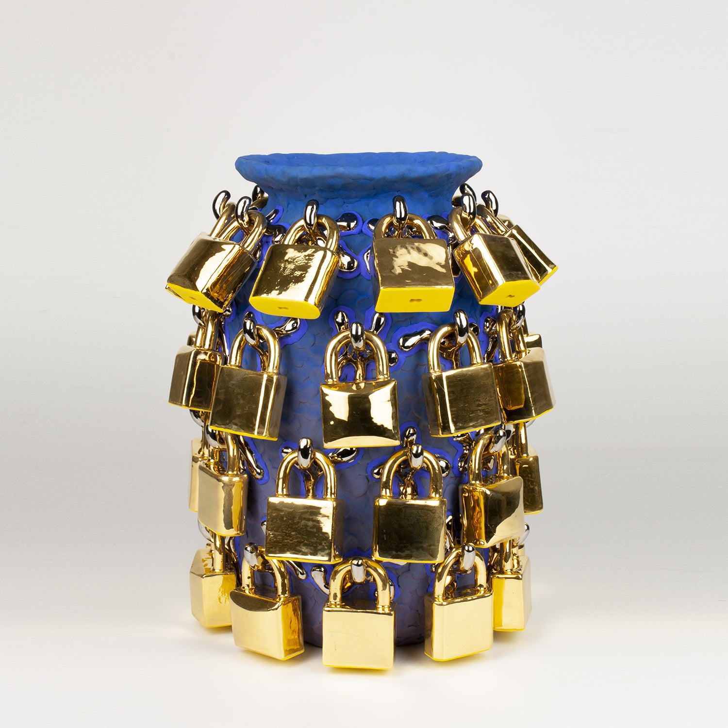 Ceramic sculpture by French artist Mathieu Frossard. Mathieu Frossard creates works that stand somewhere between art, design and craft.