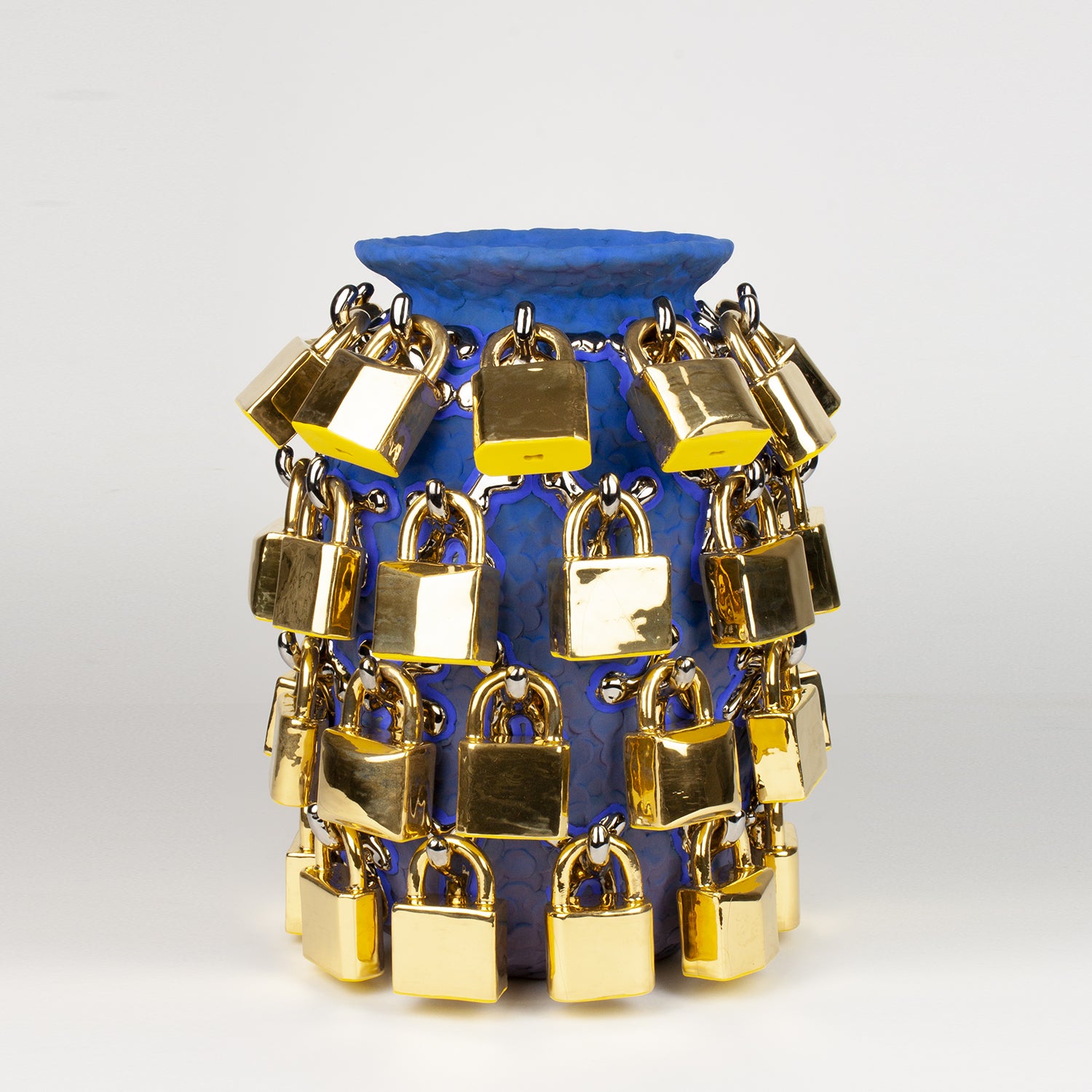 Ceramic sculpture by French artist Mathieu Frossard. Mathieu Frossard creates works that stand somewhere between art, design and craft.