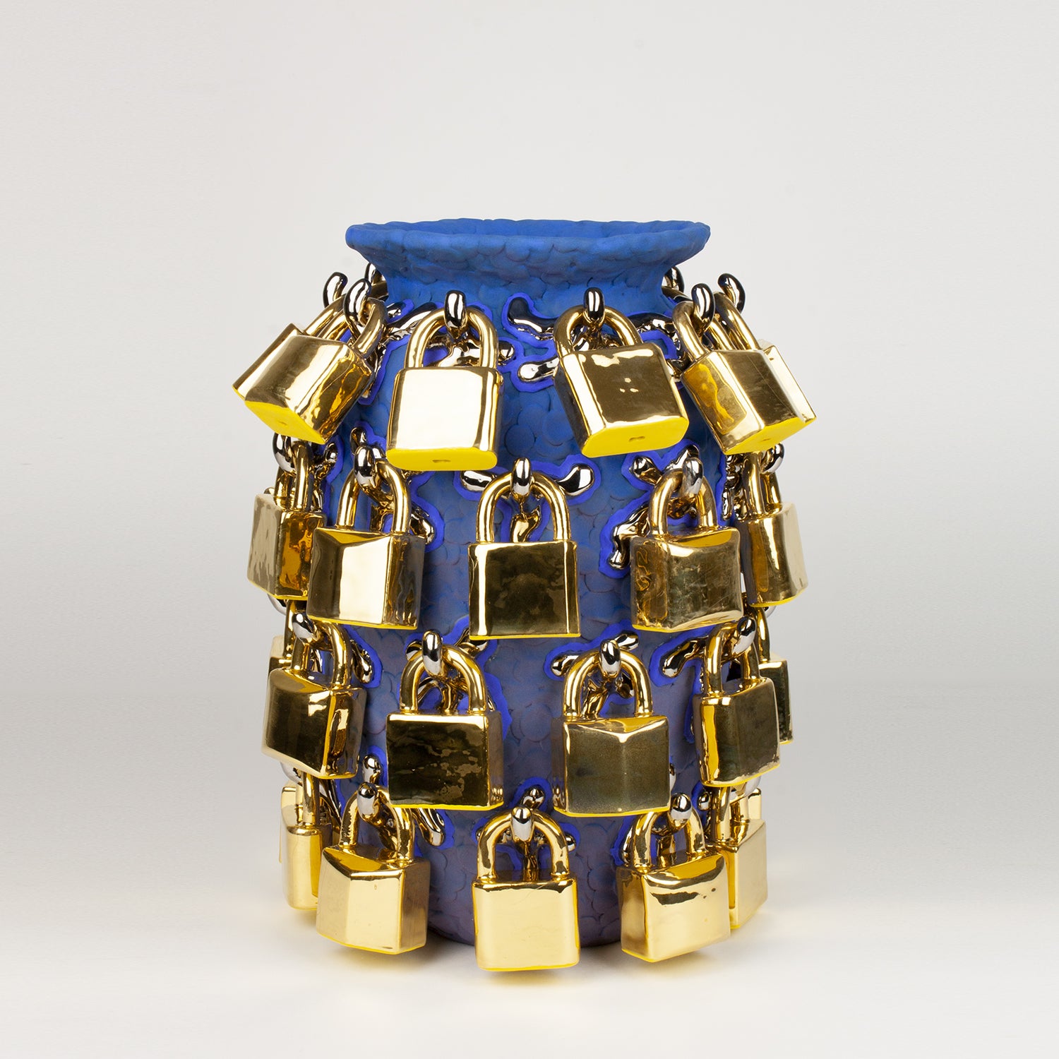 Ceramic sculpture by French artist Mathieu Frossard. Mathieu Frossard creates works that stand somewhere between art, design and craft.