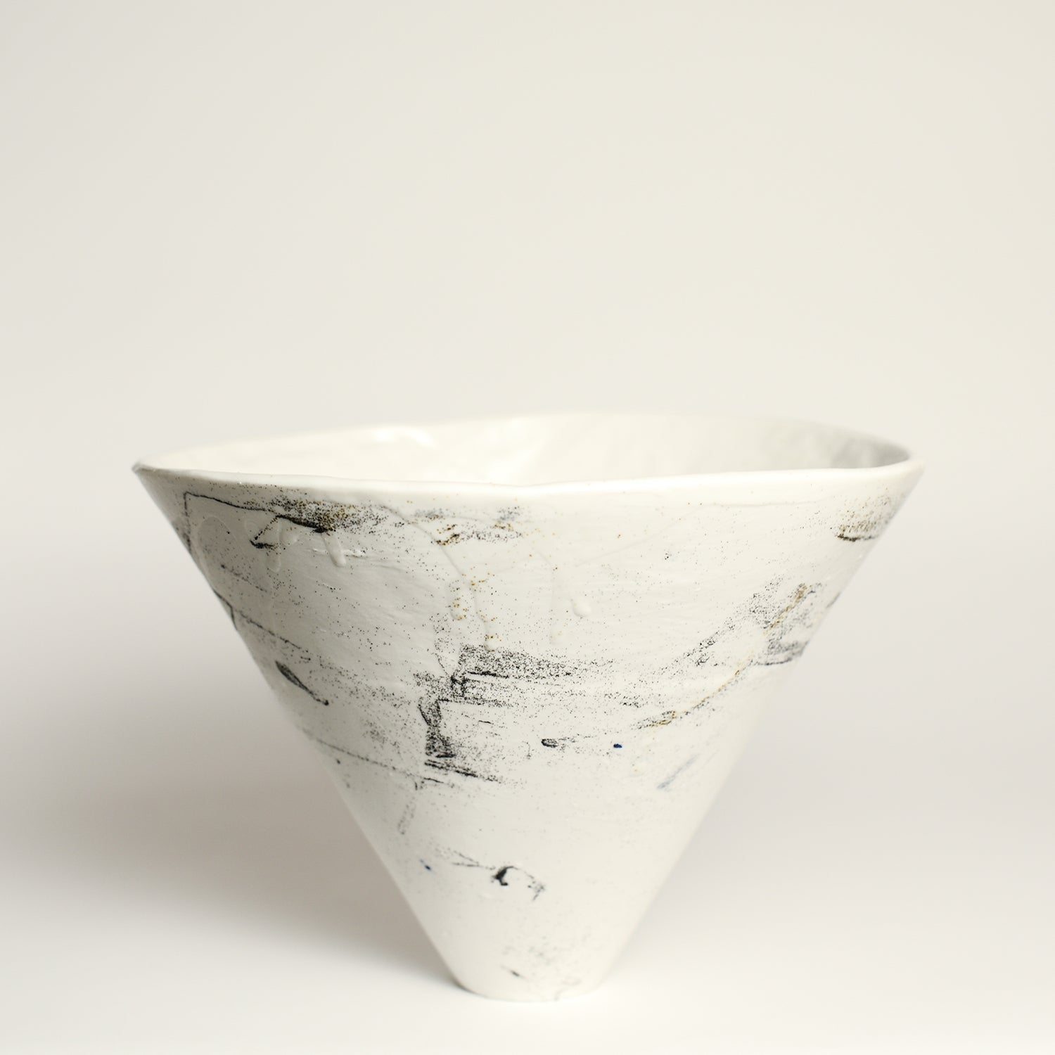 Ceramic cone vessel designed by pépite and handmade by Lucile Sciallano