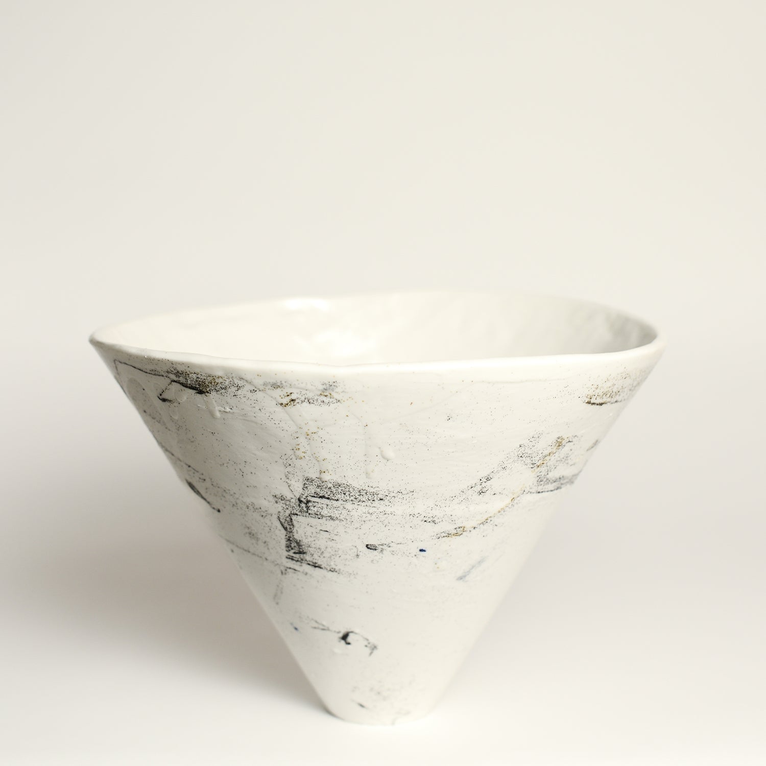 Ceramic cone vessel designed by pépite and handmade by Lucile Sciallano