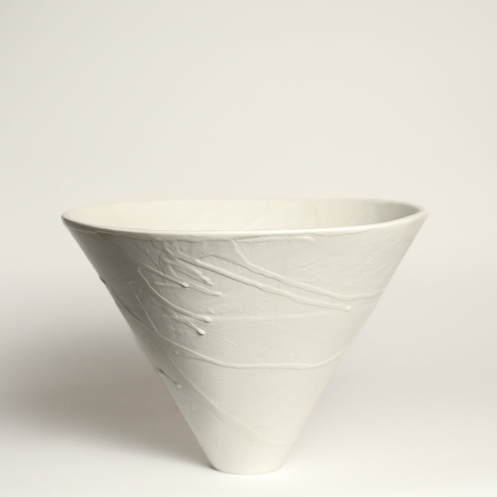 Ceramic cone vessel designed by pépite and handmade by Lucile Sciallano 