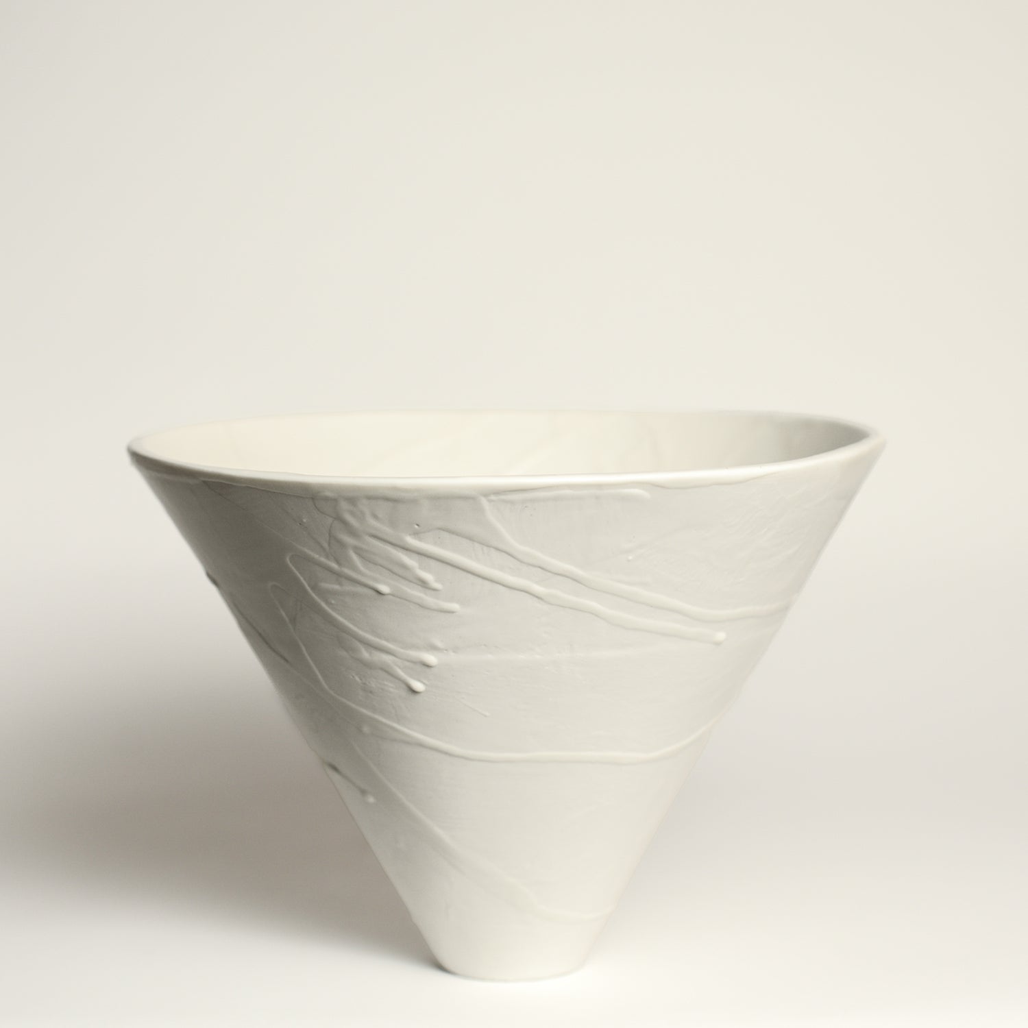 Ceramic cone vessel designed by pépite and handmade by Lucile Sciallano 