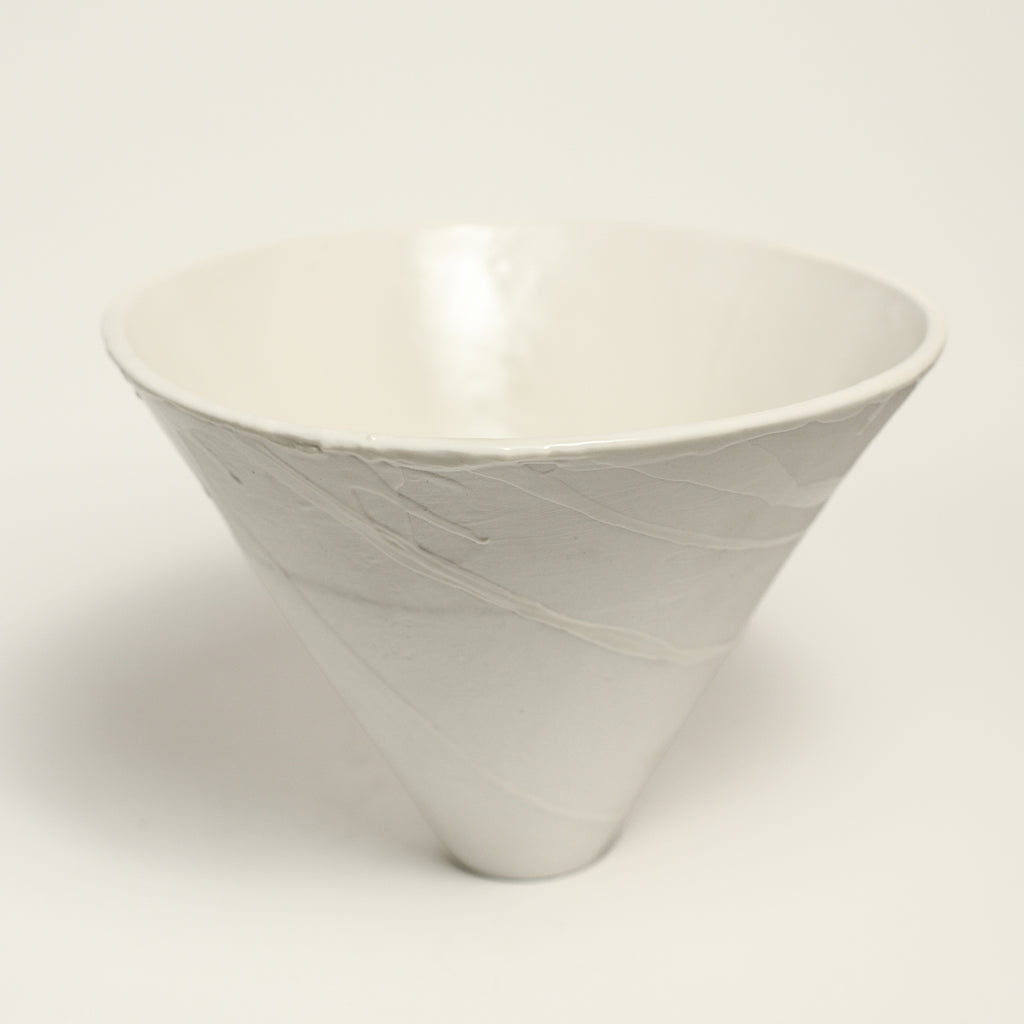 Ceramic cone vessel designed by pépite and handmade by Lucile Sciallano 