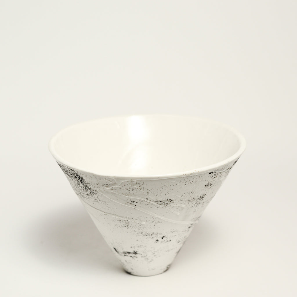 Ceramic cone vessel designed by pépite and handmade by Lucile Sciallano 