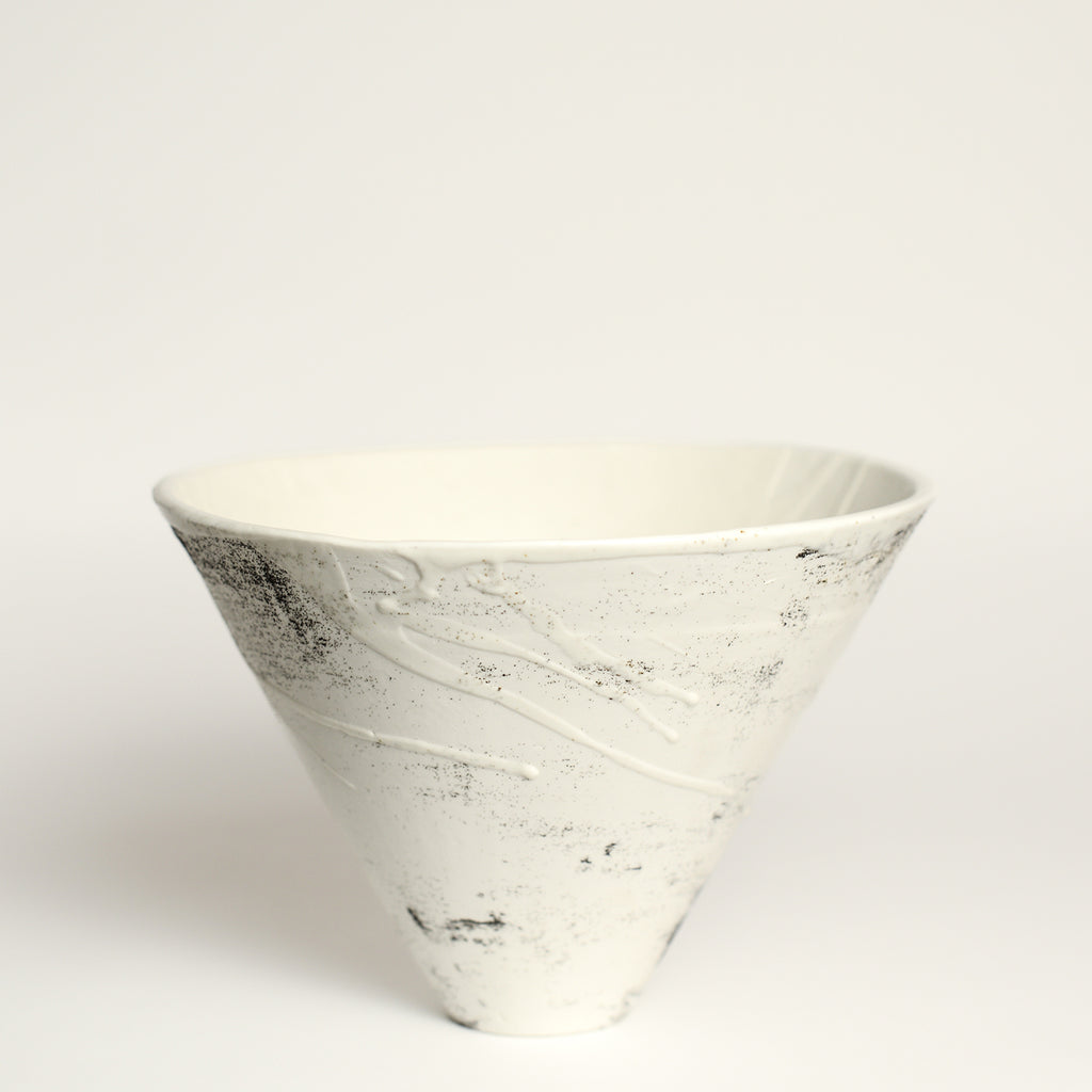 Ceramic cone vessel designed by pépite and handmade by Lucile Sciallano 