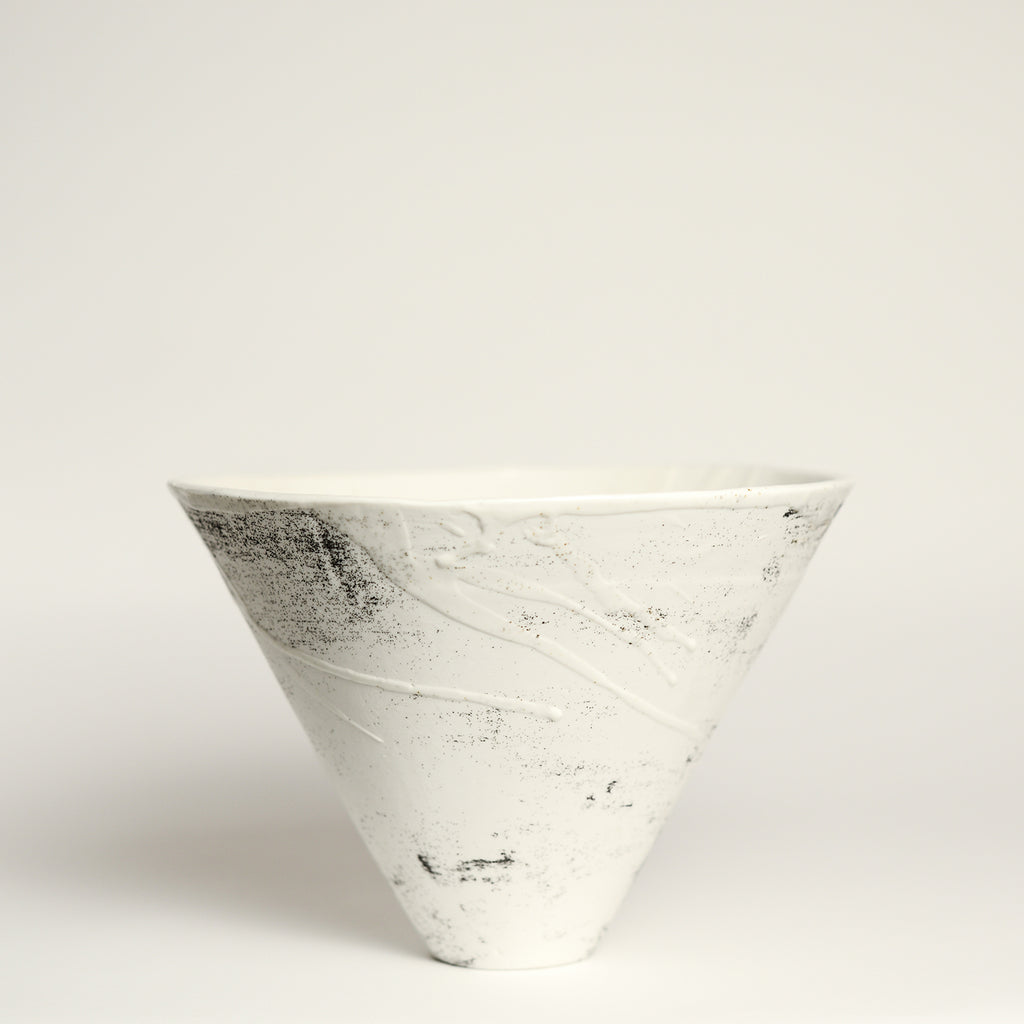 Ceramic cone vessel designed by pépite and handmade by Lucile Sciallano 