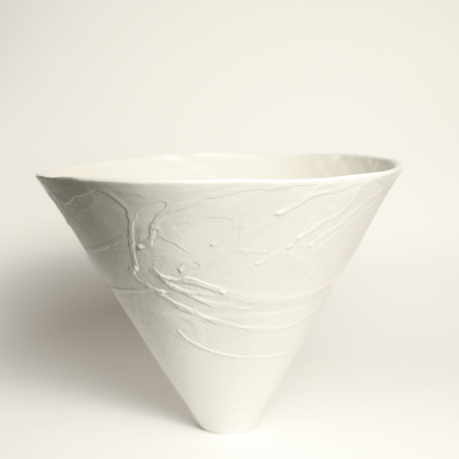 Ceramic cone vessel designed by pépite and handmade by Lucile Sciallano 
