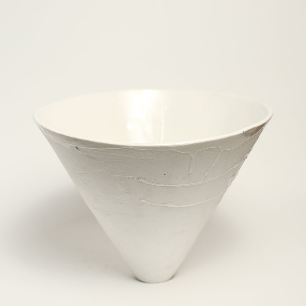 Ceramic cone vessel designed by pépite and handmade by Lucile Sciallano 