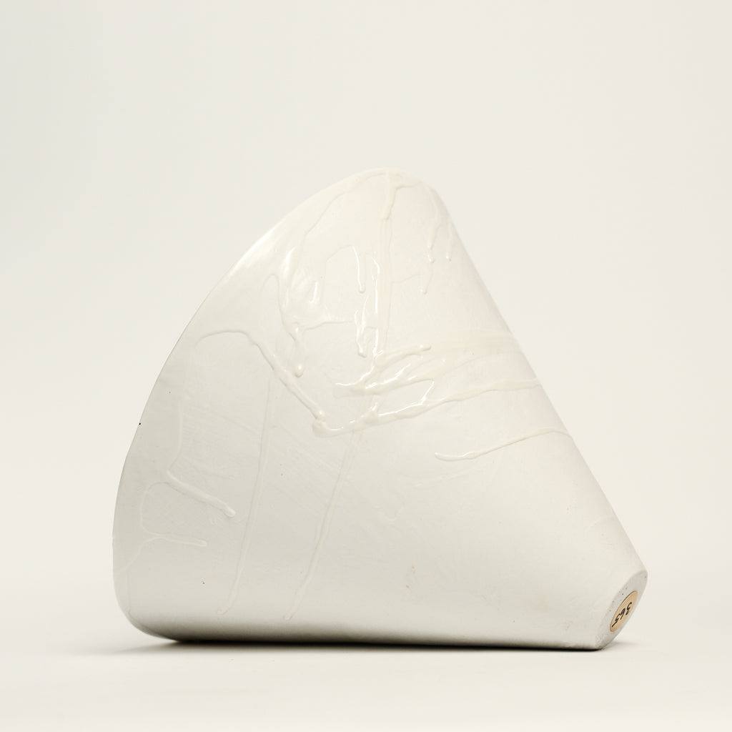 Ceramic cone vessel designed by pépite and handmade by Lucile Sciallano 