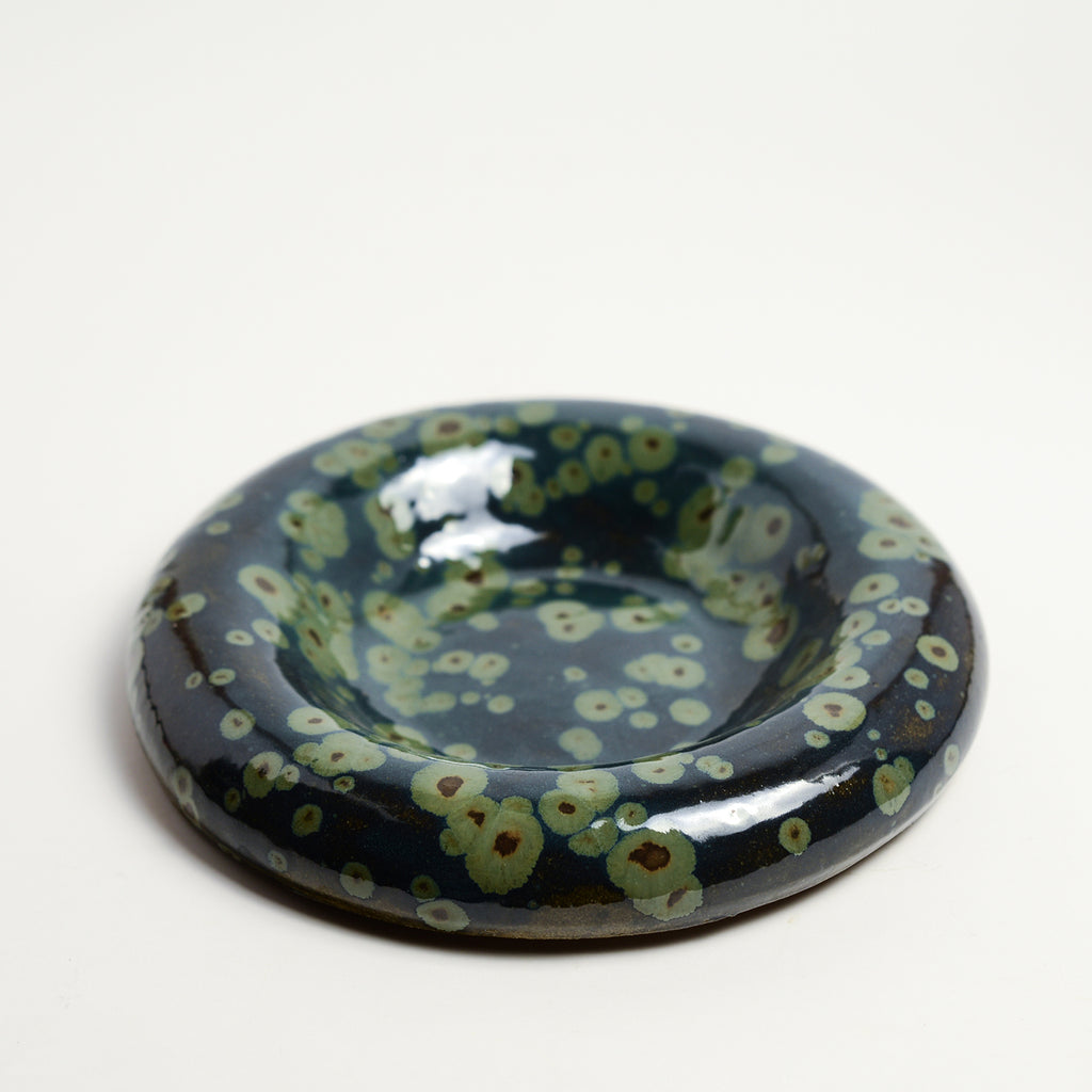 RINA BERNABEI has been working in industrial design for the past 30 years. She has brought her love of earthy, clean aesthetics to clay. Her work encapsulates her years of practice as a product designer as well as the relationships between handmade craft practices and digital technologies and manufacture.