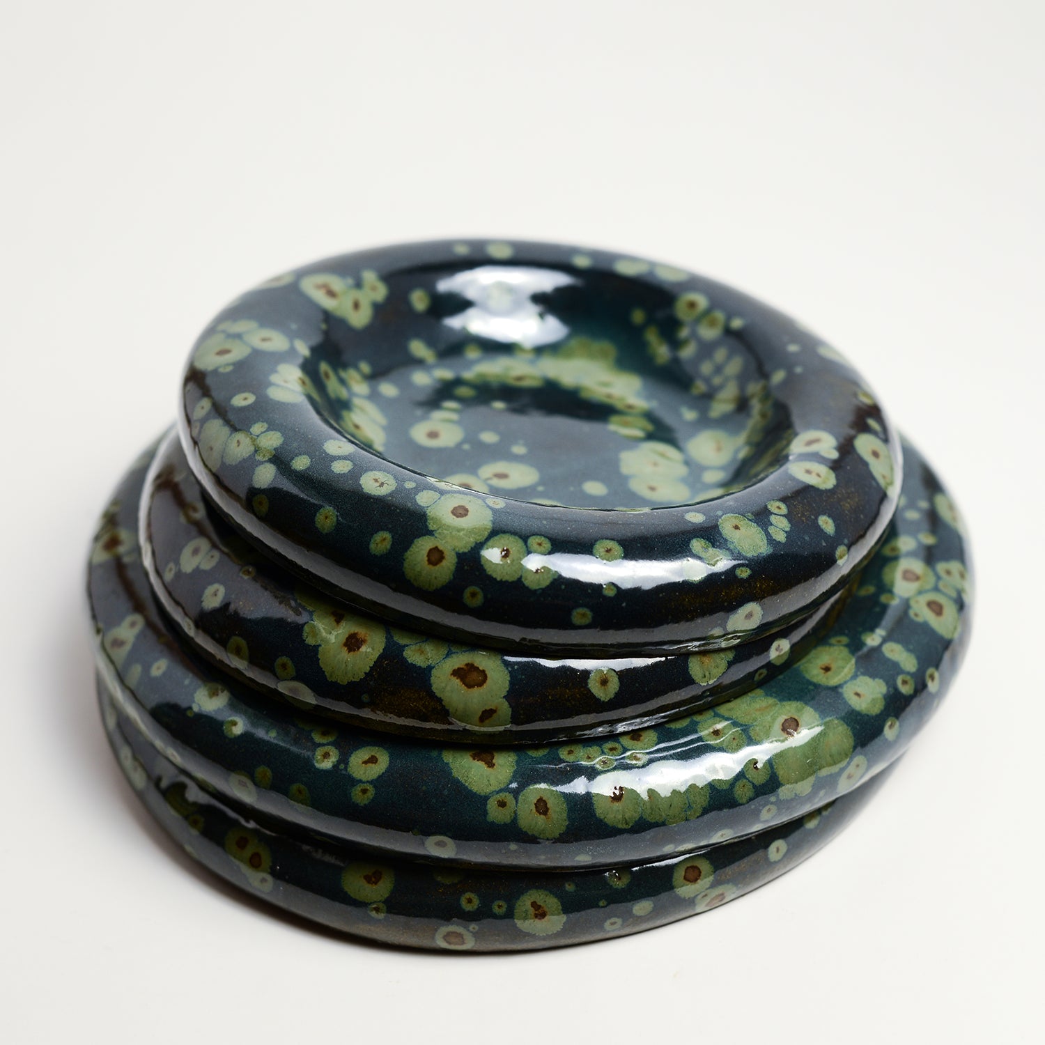 RINA BERNABEI has been working in industrial design for the past 30 years. She has brought her love of earthy, clean aesthetics to clay. Her work encapsulates her years of practice as a product designer as well as the relationships between handmade craft practices and digital technologies and manufacture.