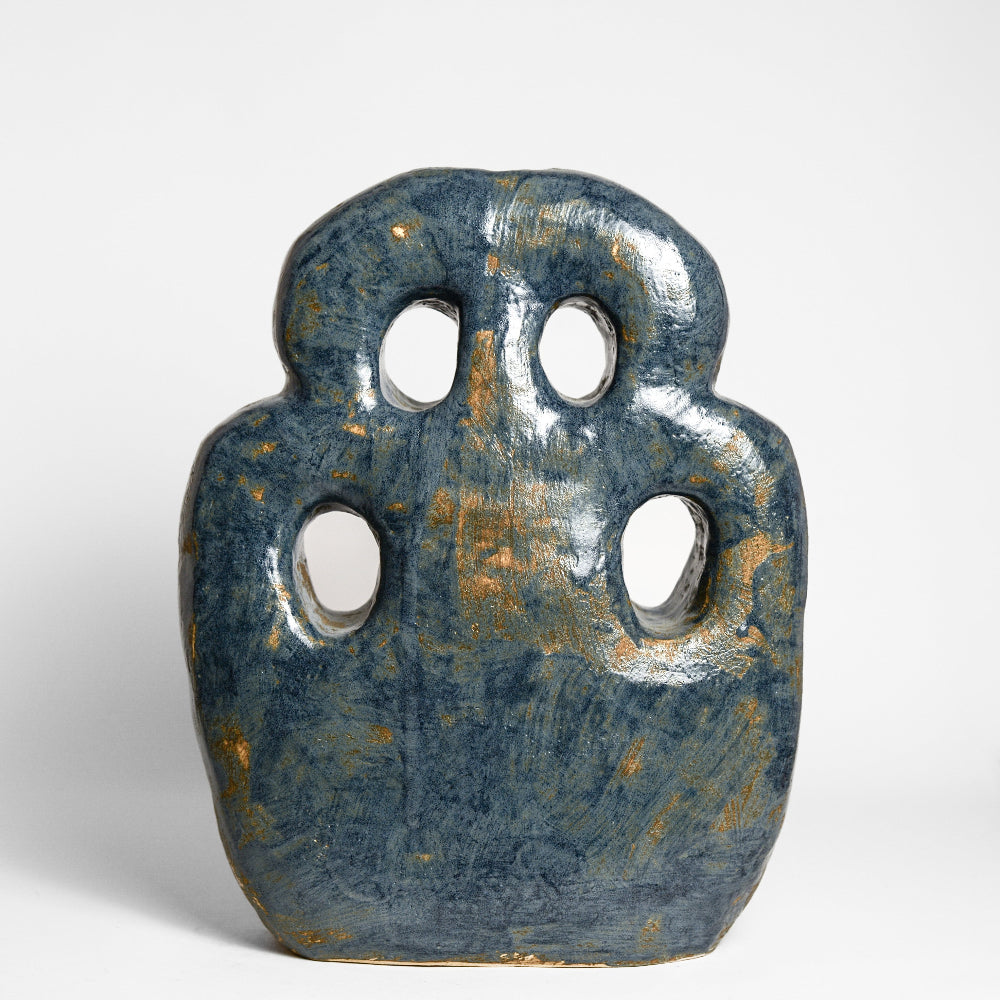 Inspired by the world of nature and architecture, Rémi Bracquemond's ceramics are first and foremost sketches. His studio in the heart of the forest allows the artist to express his passion for flora and fauna in his work. Everyday life, architecture and the ornamentation of buildings are real inspirations for the artist.