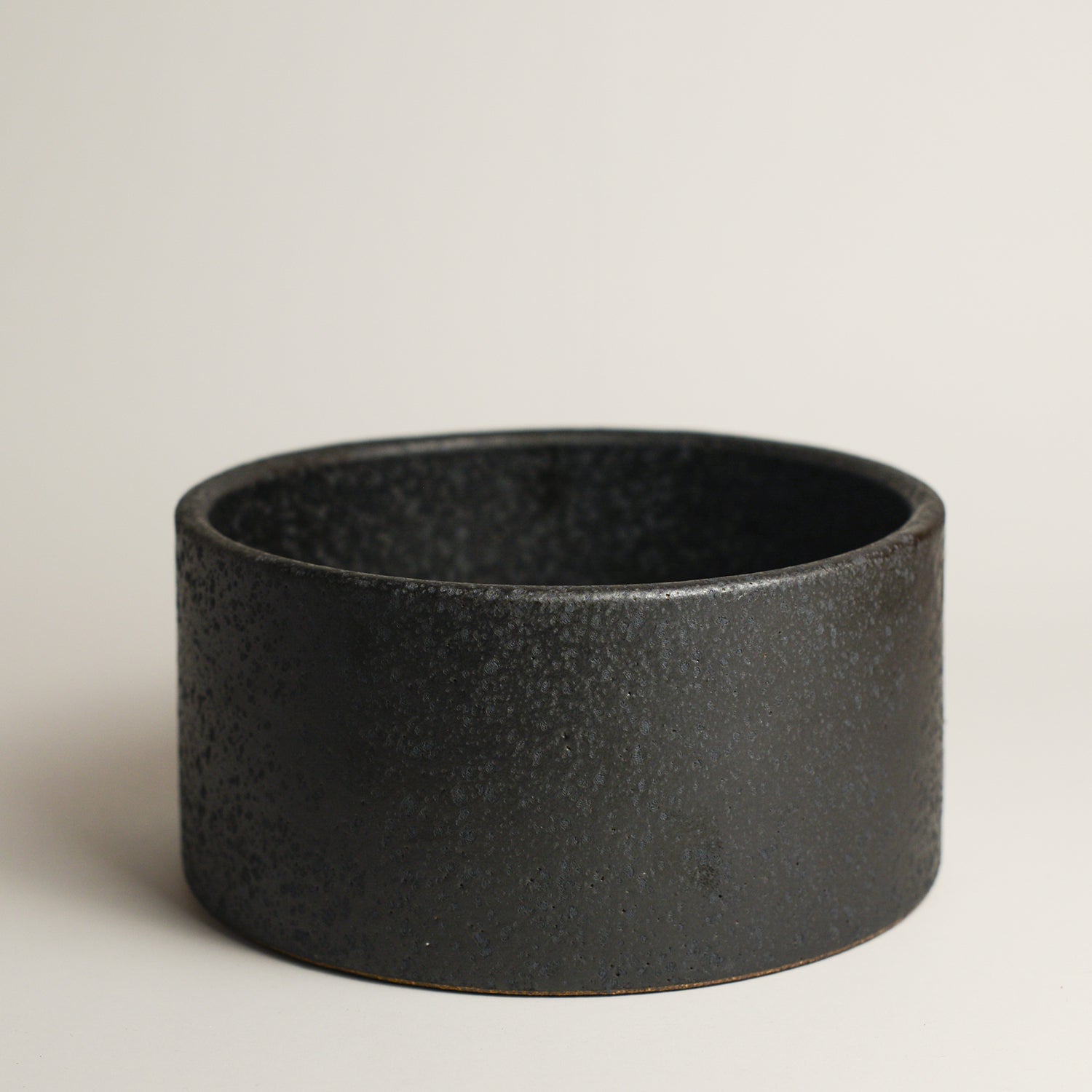 SHARON ALPREN is a Melbourne based ceramic artist based in the Macedon Ranges. Working predominantly with richly coloured and textured stoneware clays and glazes, her work strikes a balance between creating both functional and sculptural pieces for the home. Sharon took up ceramics 15 years ago after relocating to Australia from her native UK where she had a background in Textiles.