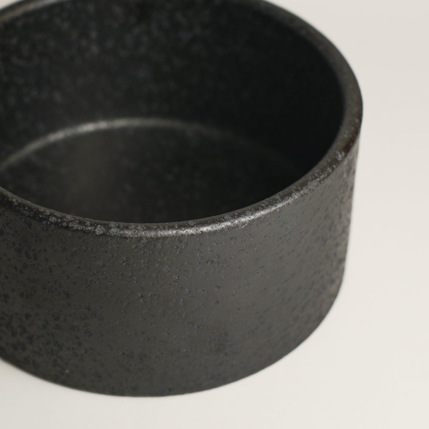 SHARON ALPREN is a Melbourne based ceramic artist based in the Macedon Ranges. Working predominantly with richly coloured and textured stoneware clays and glazes, her work strikes a balance between creating both functional and sculptural pieces for the home. Sharon took up ceramics 15 years ago after relocating to Australia from her native UK where she had a background in Textiles.