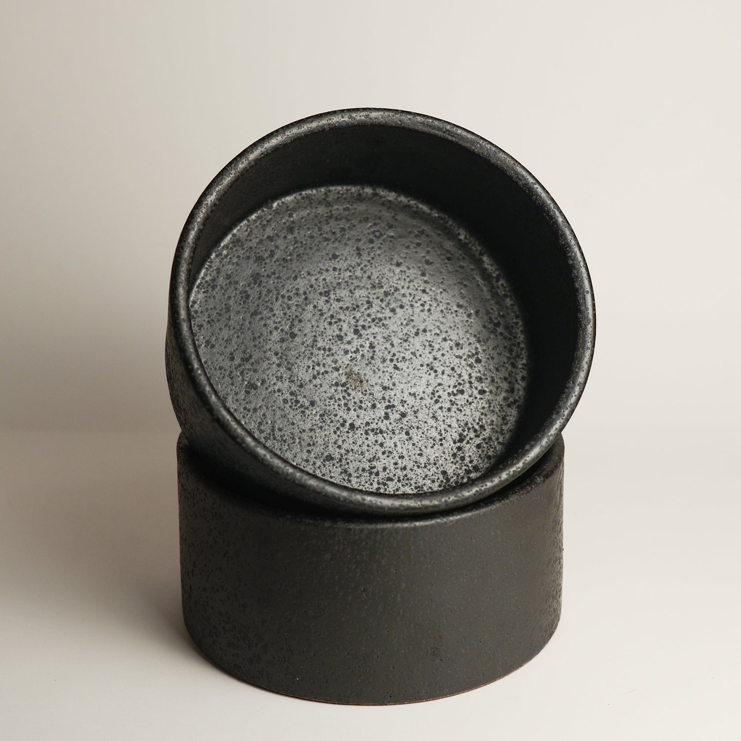 SHARON ALPREN is a Melbourne based ceramic artist based in the Macedon Ranges. Working predominantly with richly coloured and textured stoneware clays and glazes, her work strikes a balance between creating both functional and sculptural pieces for the home. Sharon took up ceramics 15 years ago after relocating to Australia from her native UK where she had a background in Textiles.