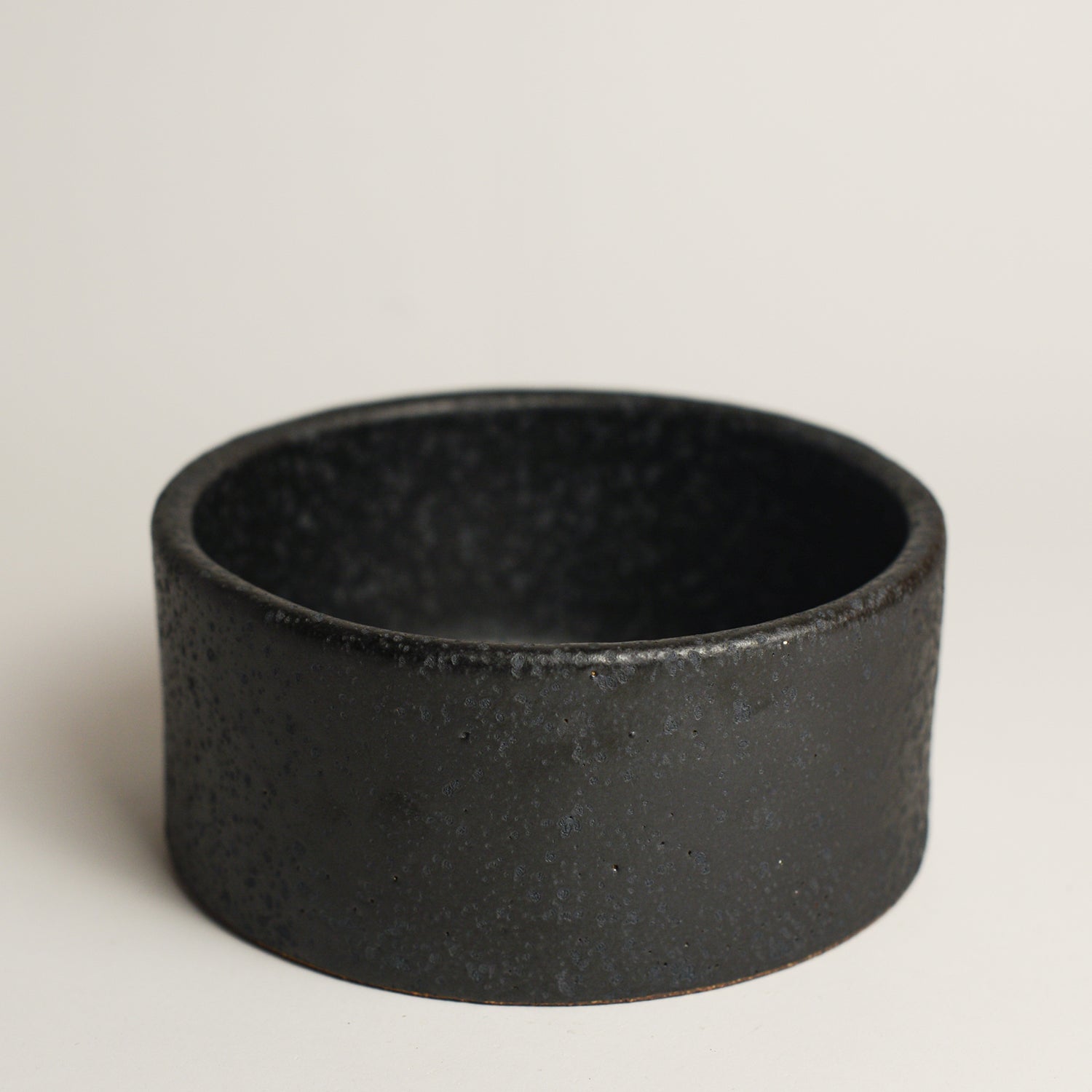 SHARON ALPREN is a Melbourne based ceramic artist based in the Macedon Ranges. Working predominantly with richly coloured and textured stoneware clays and glazes, her work strikes a balance between creating both functional and sculptural pieces for the home. Sharon took up ceramics 15 years ago after relocating to Australia from her native UK where she had a background in Textiles.