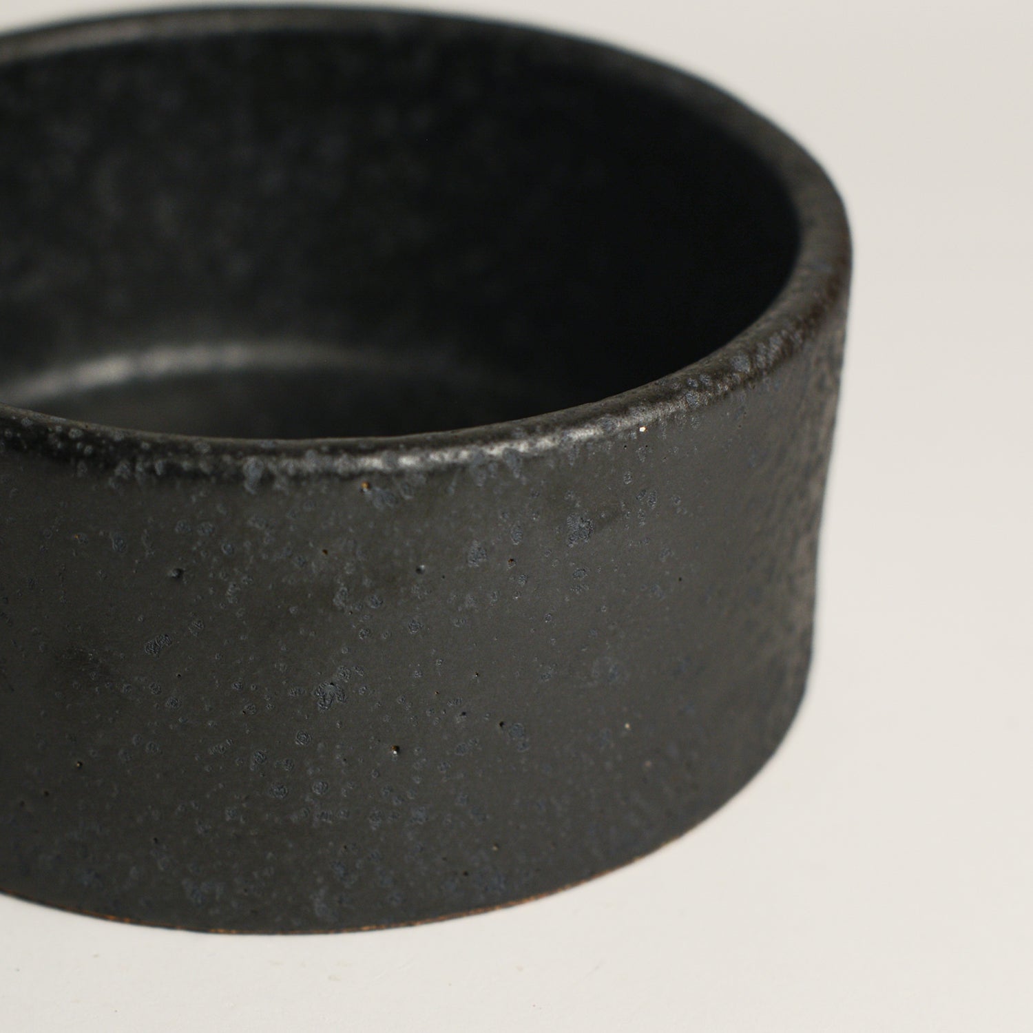 SHARON ALPREN is a Melbourne based ceramic artist based in the Macedon Ranges. Working predominantly with richly coloured and textured stoneware clays and glazes, her work strikes a balance between creating both functional and sculptural pieces for the home. Sharon took up ceramics 15 years ago after relocating to Australia from her native UK where she had a background in Textiles.