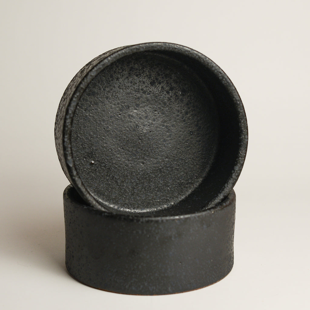 SHARON ALPREN is a Melbourne based ceramic artist based in the Macedon Ranges. Working predominantly with richly coloured and textured stoneware clays and glazes, her work strikes a balance between creating both functional and sculptural pieces for the home. Sharon took up ceramics 15 years ago after relocating to Australia from her native UK where she had a background in Textiles.